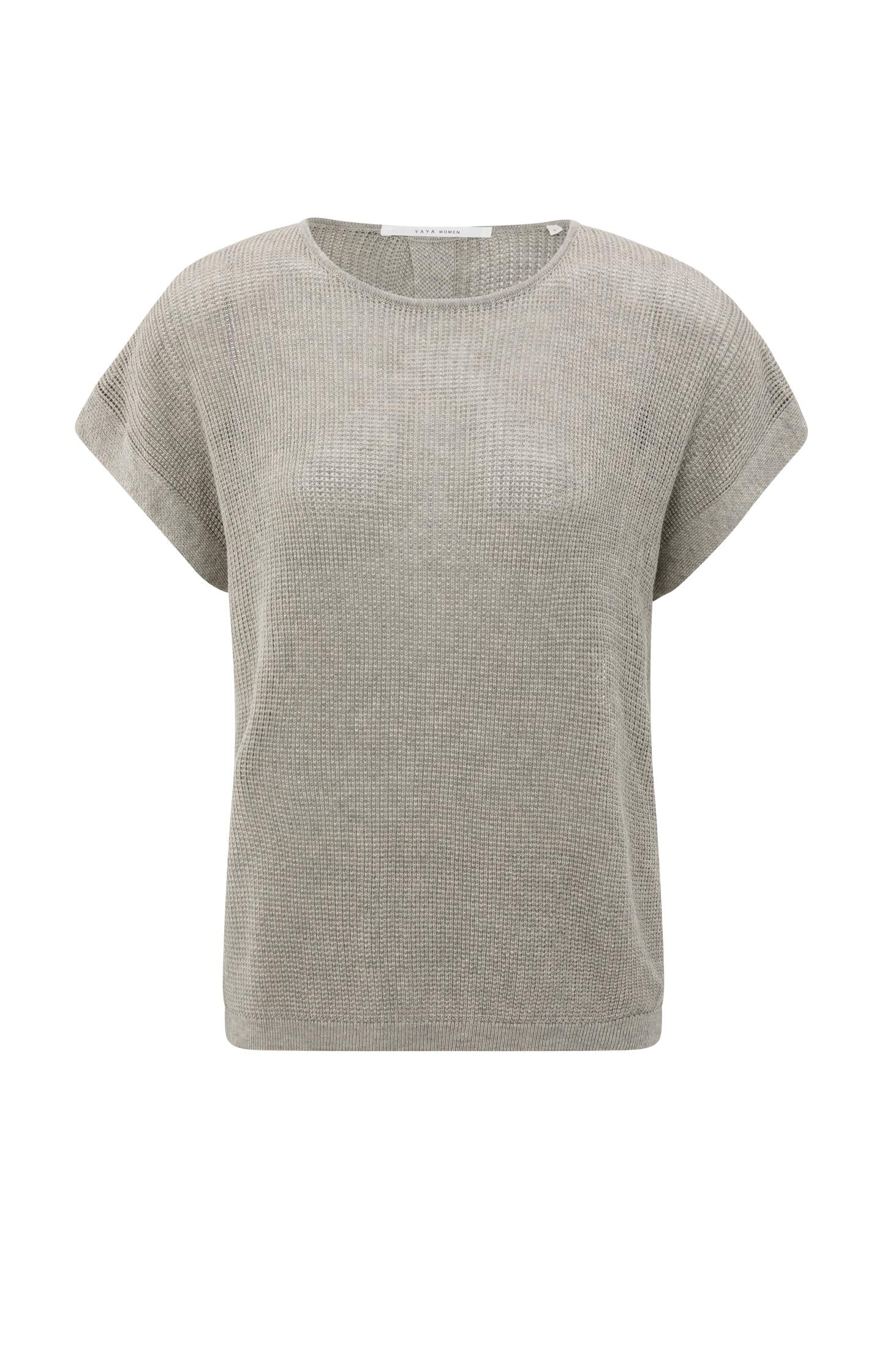 Sleeveless knit top with back button detail - Type: product