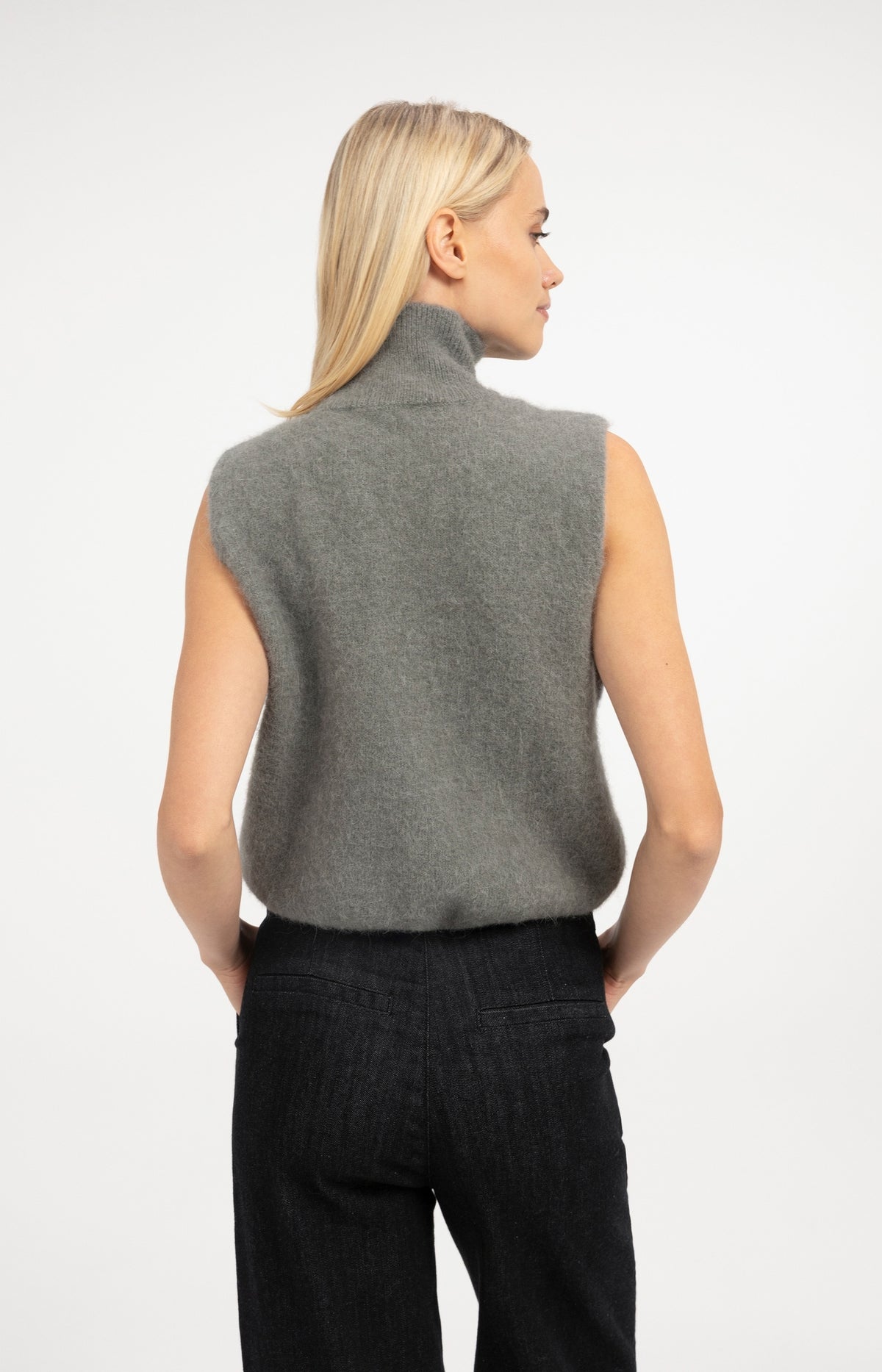 Ärmelloser Strickpullover mit hohem Kragen - Soap Grey