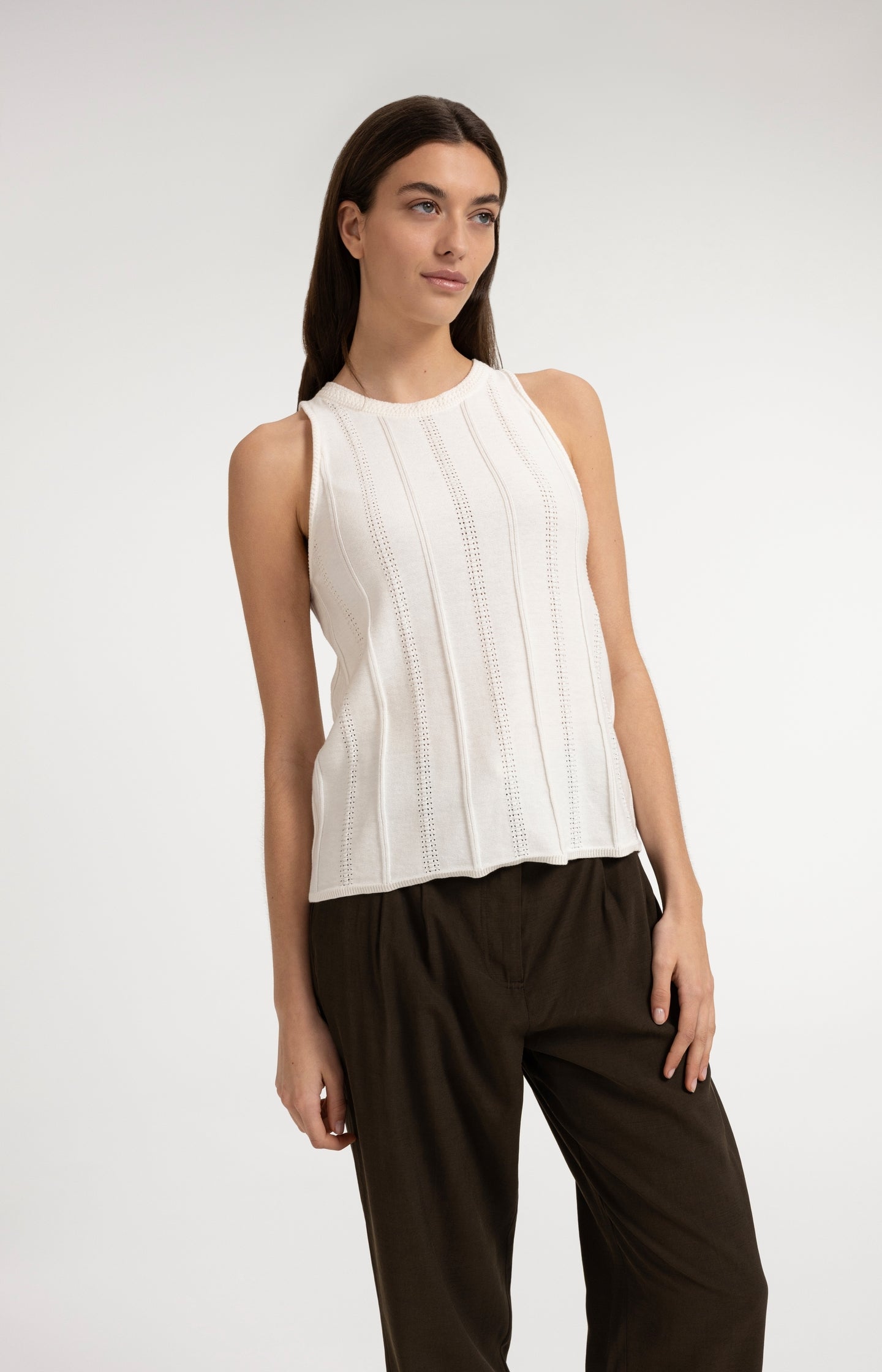 Sleeveless knitted top with textured pattern - Type: lookbook