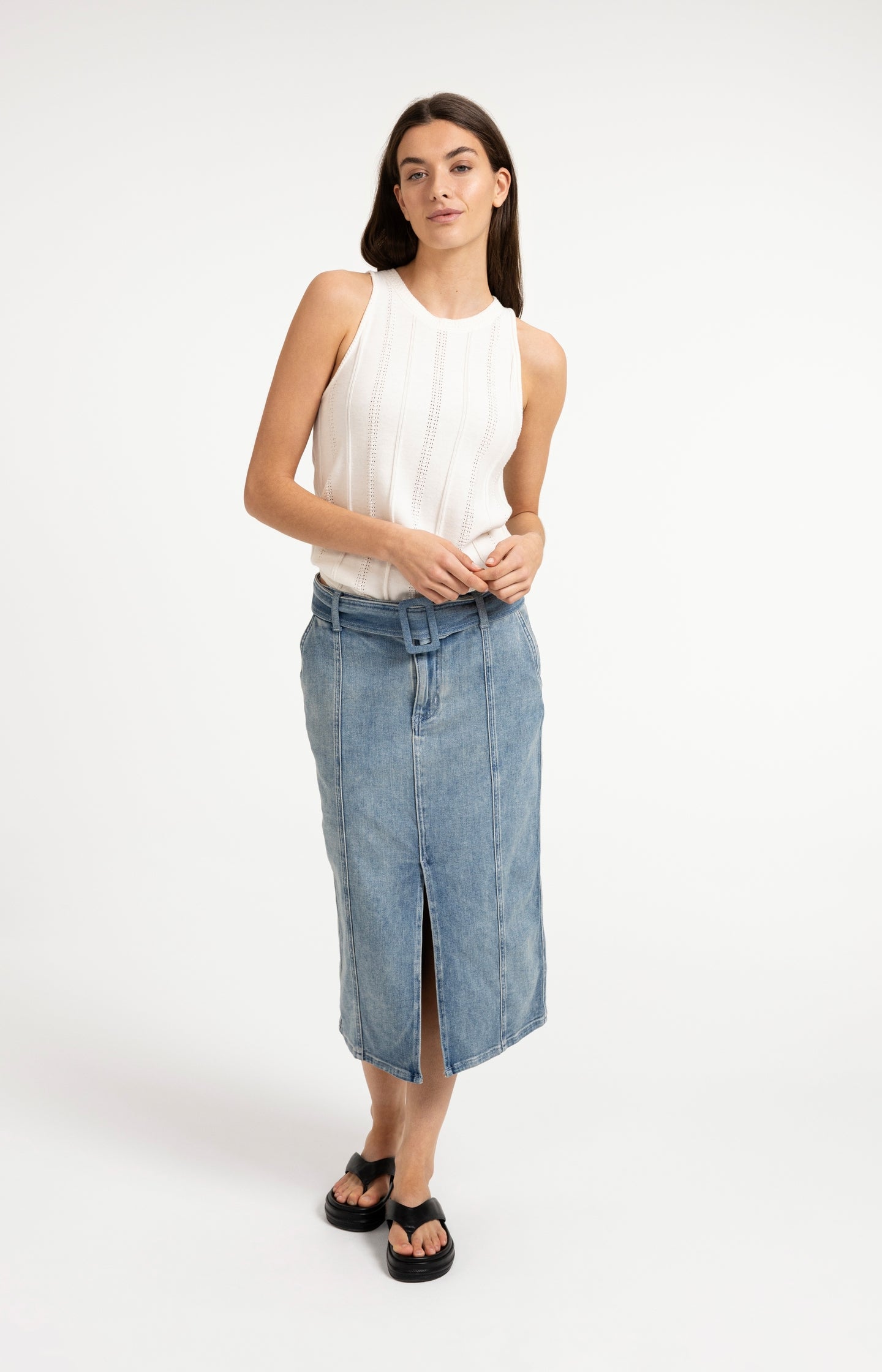 Sleeveless knitted top with textured pattern - Type: lookbook