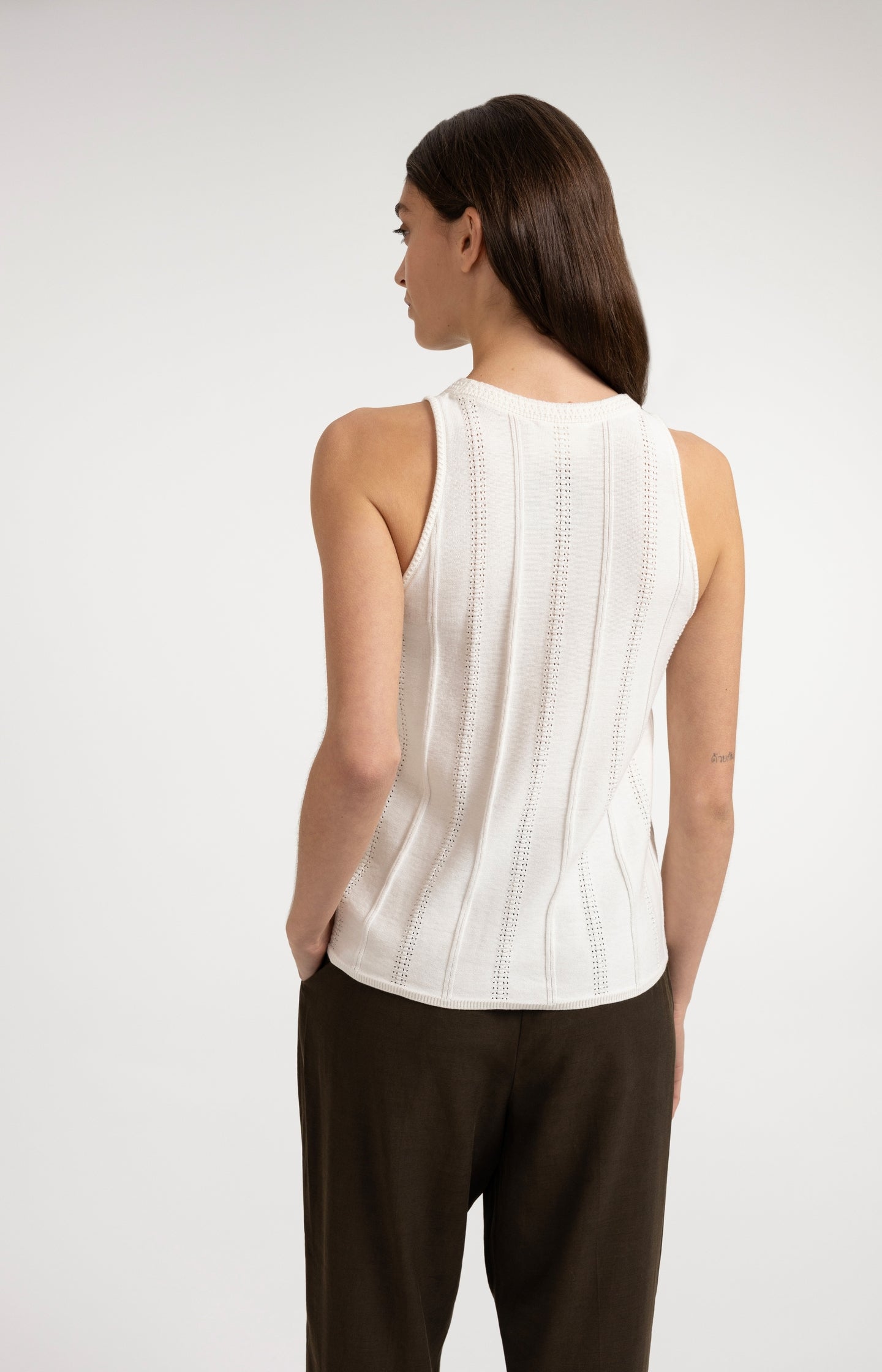 Sleeveless knitted top with textured pattern - Type: lookbook