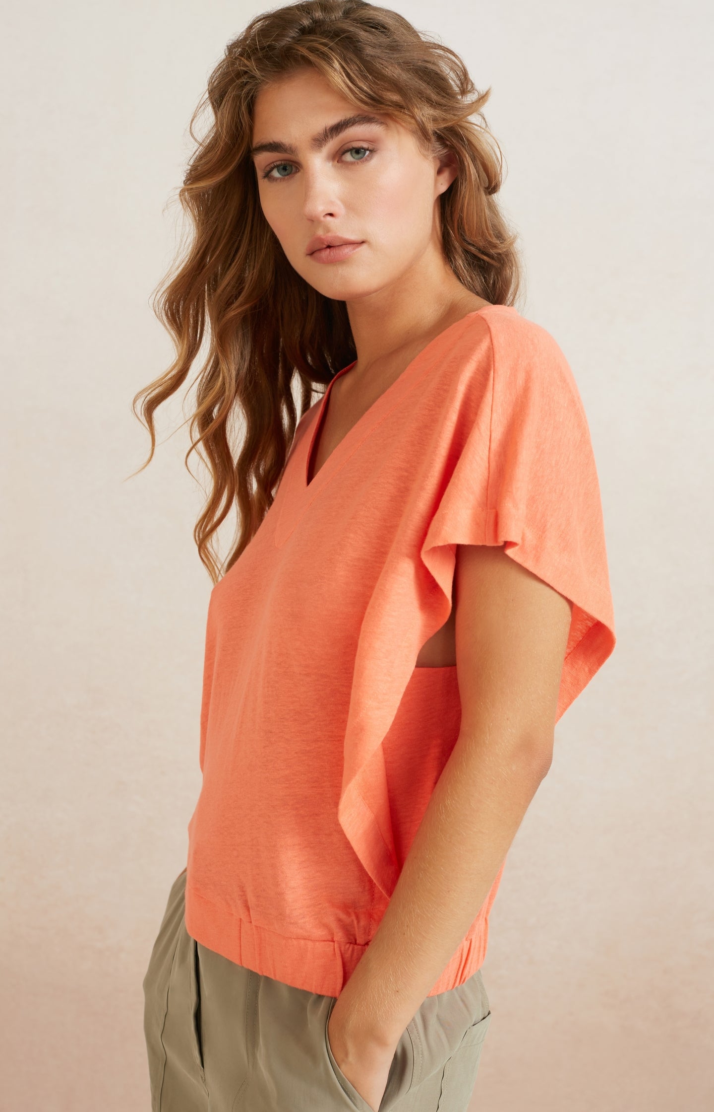 Sleeveless linen top with V-neck and elastic waistband - Type: lookbook