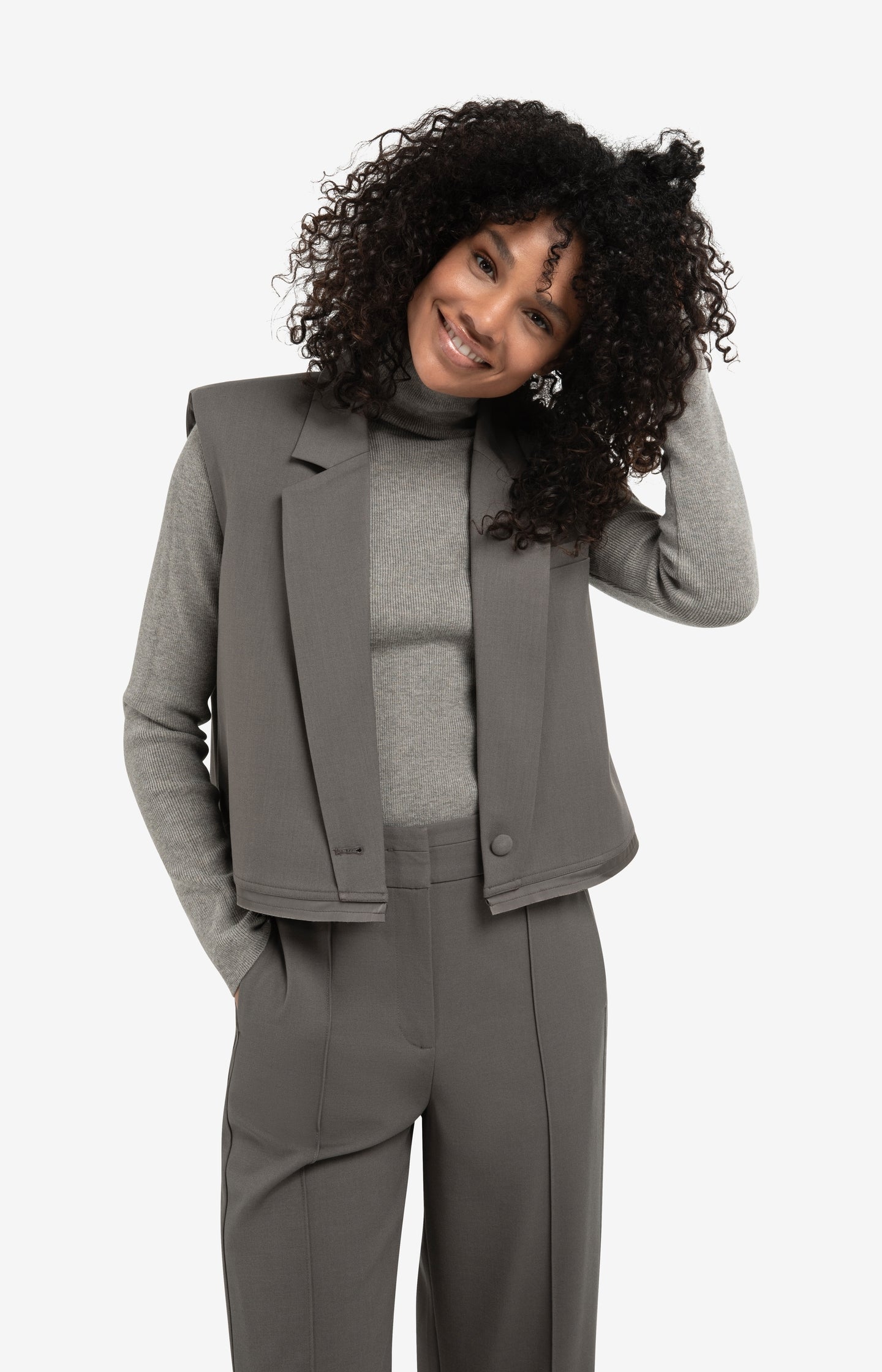 Sleeveless short blazer with double layer effect