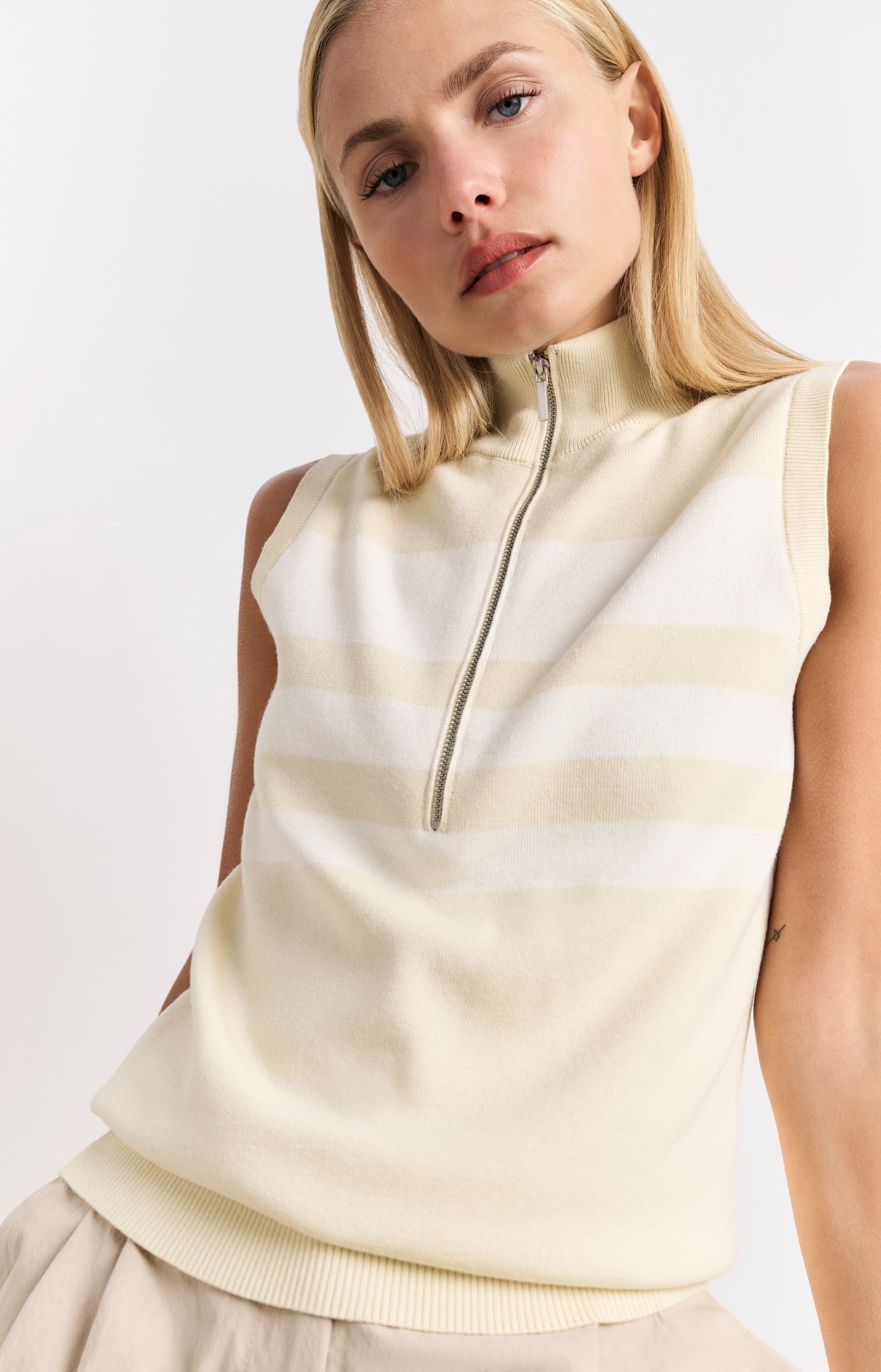 Sleeveless sweater with block stripes and half-zip - Type: lookbook