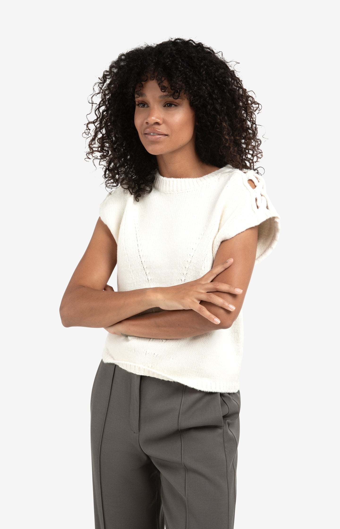 Sleeveless sweater with cable details on the shoulders - Type: lookbook