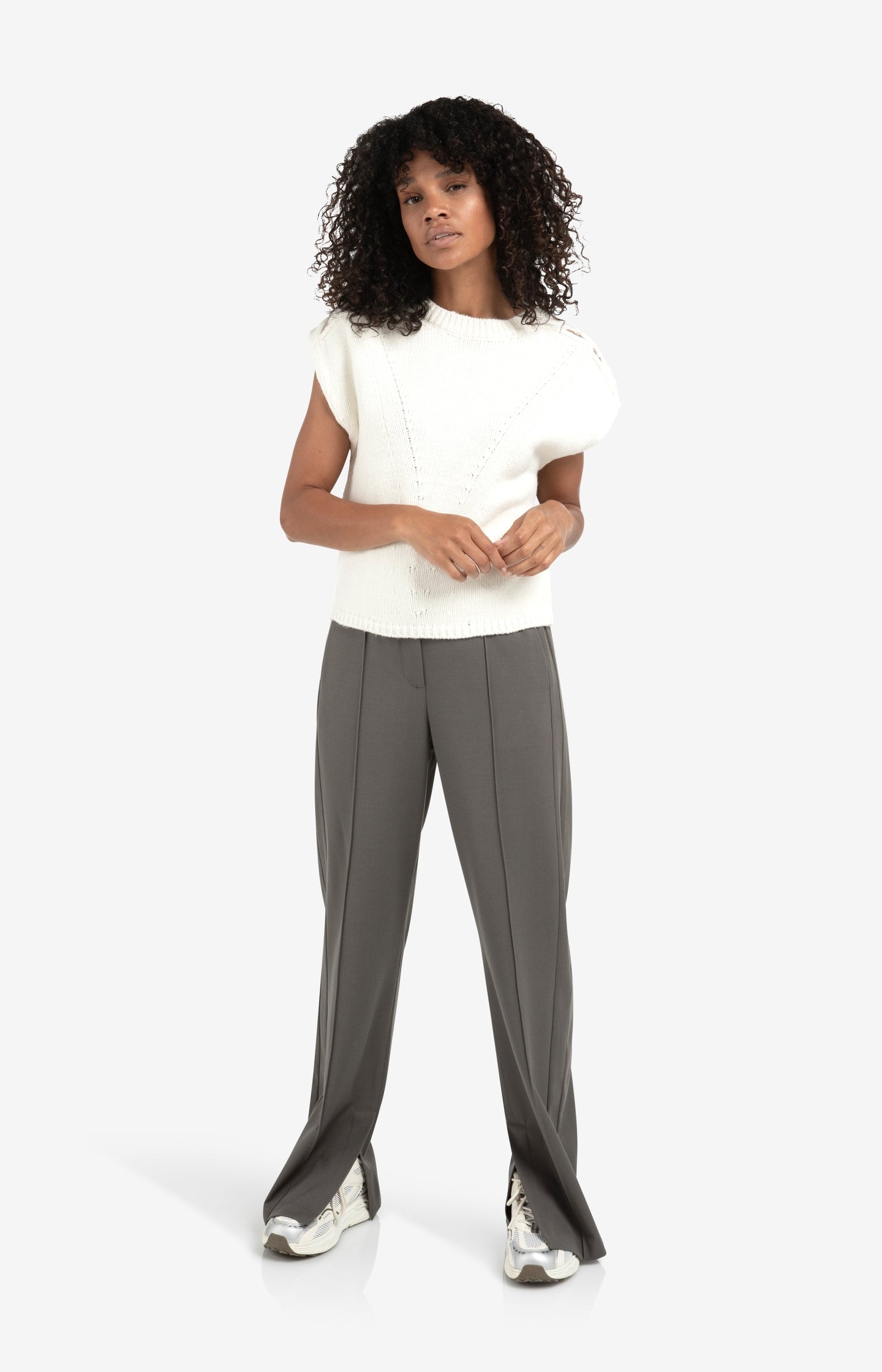 Sleeveless sweater with cable details on the shoulders