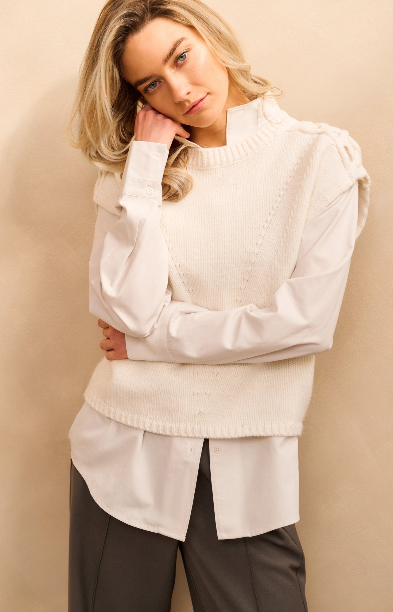 Sleeveless sweater with cable details on the shoulders