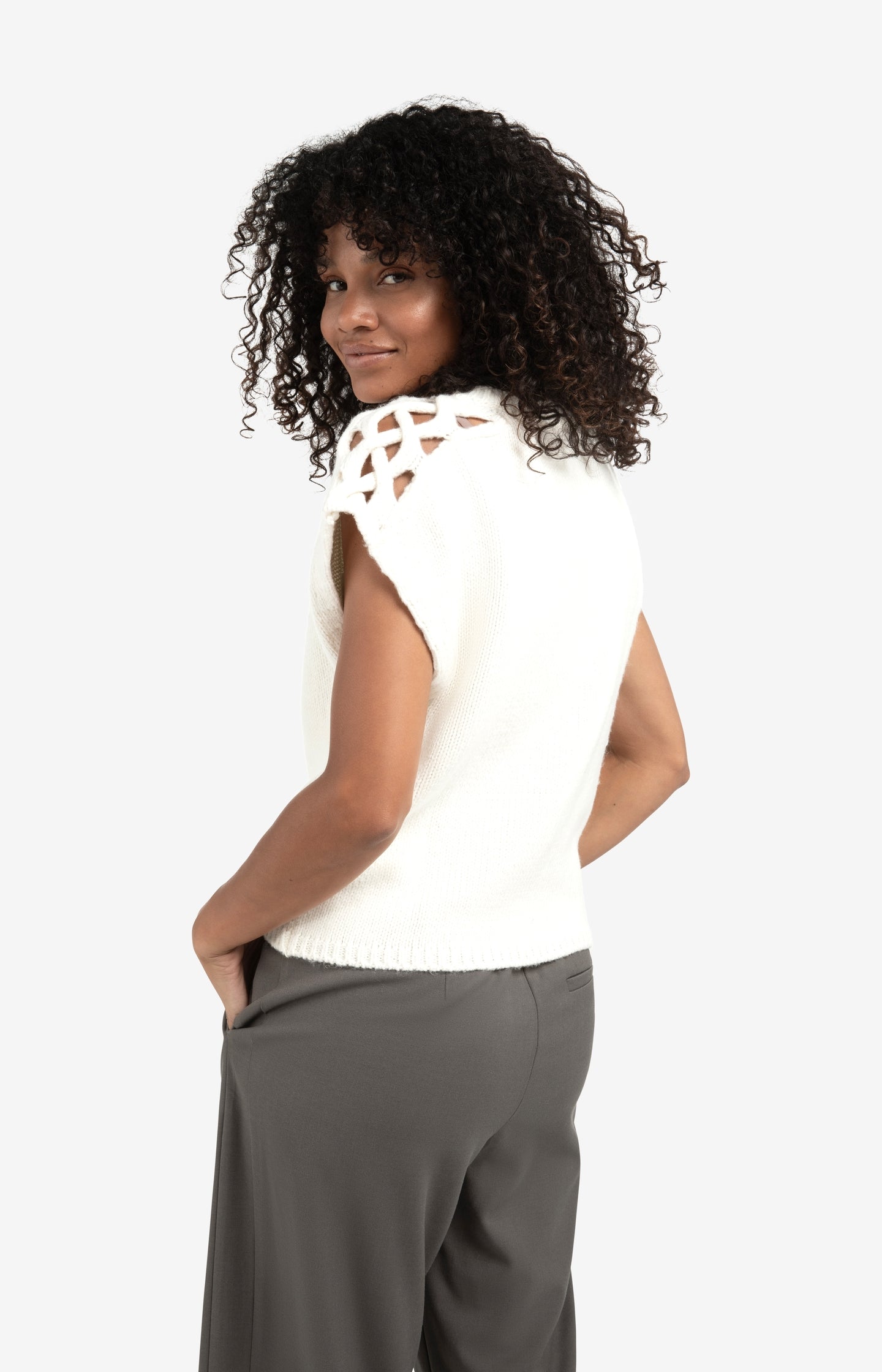 Sleeveless sweater with cable details on the shoulders