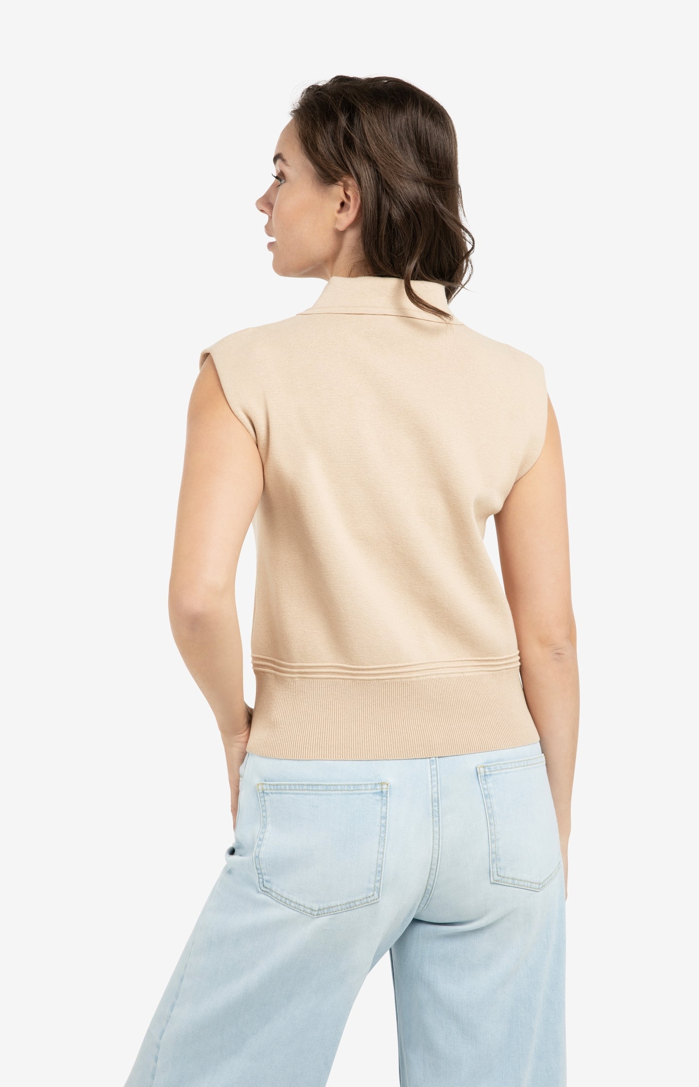 Sleeveless sweater with collar and buttons