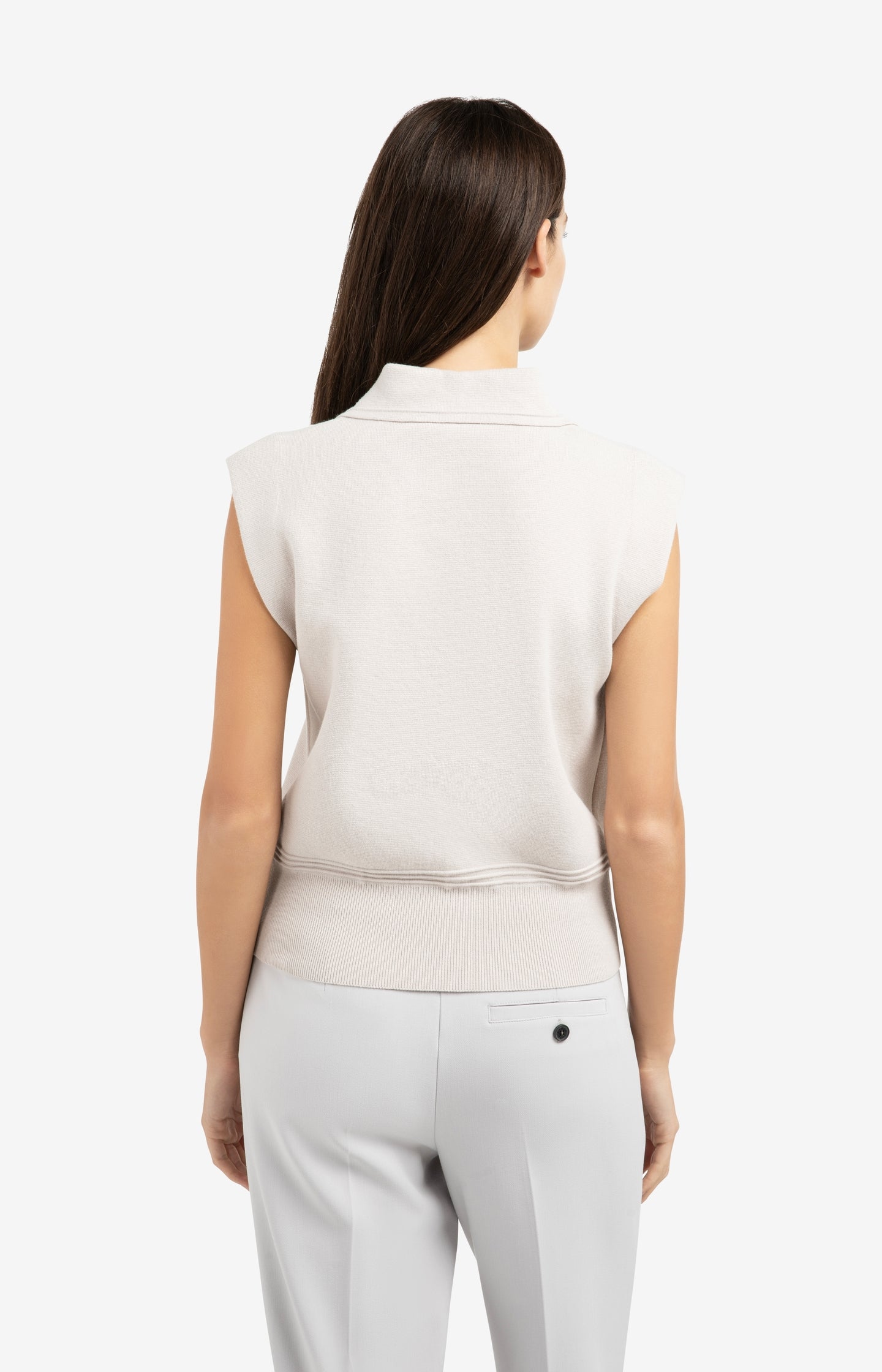 Sleeveless sweater with collar and buttons