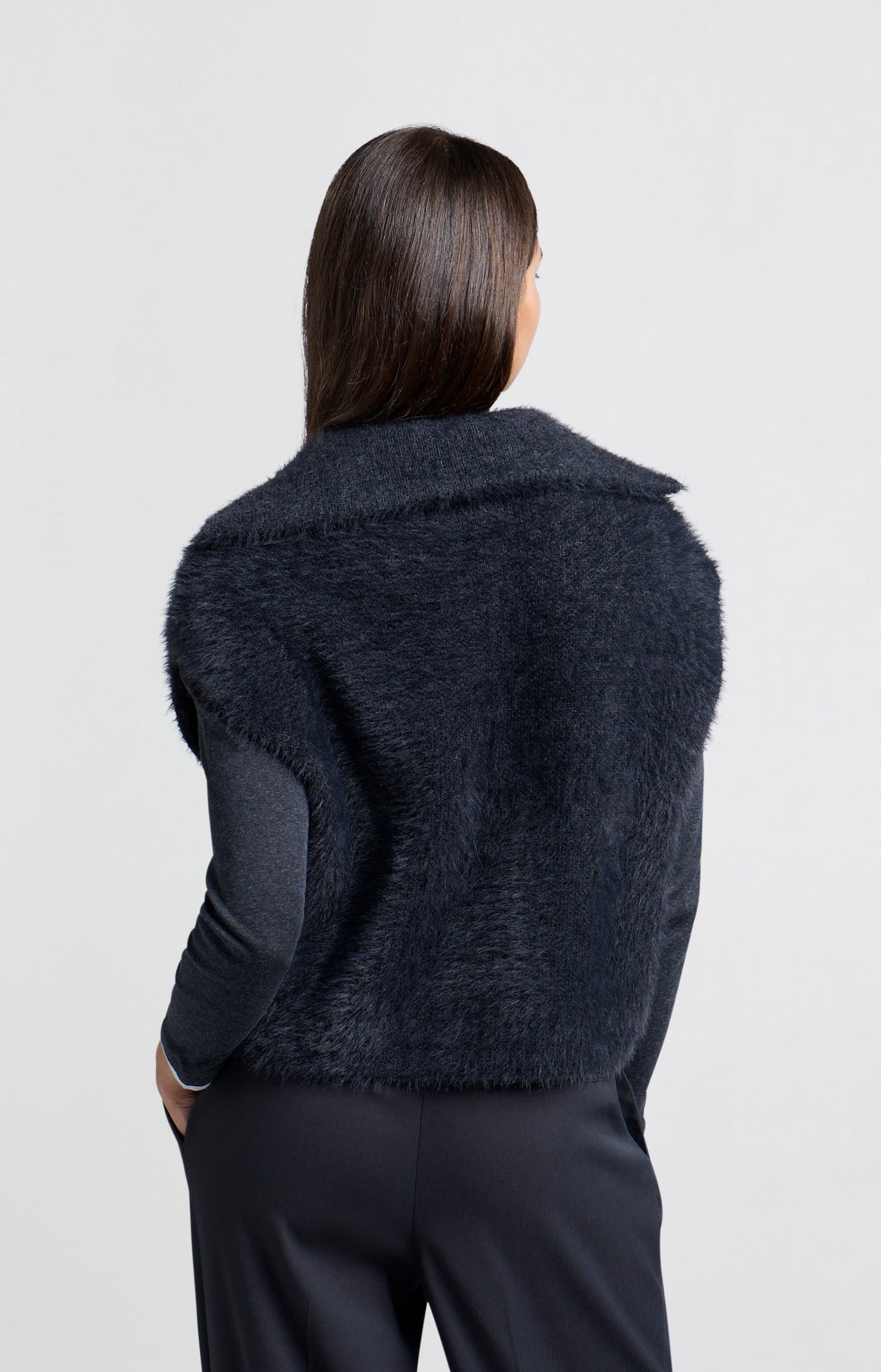 Sleeveless sweater with half zipper, high neck and loose fit