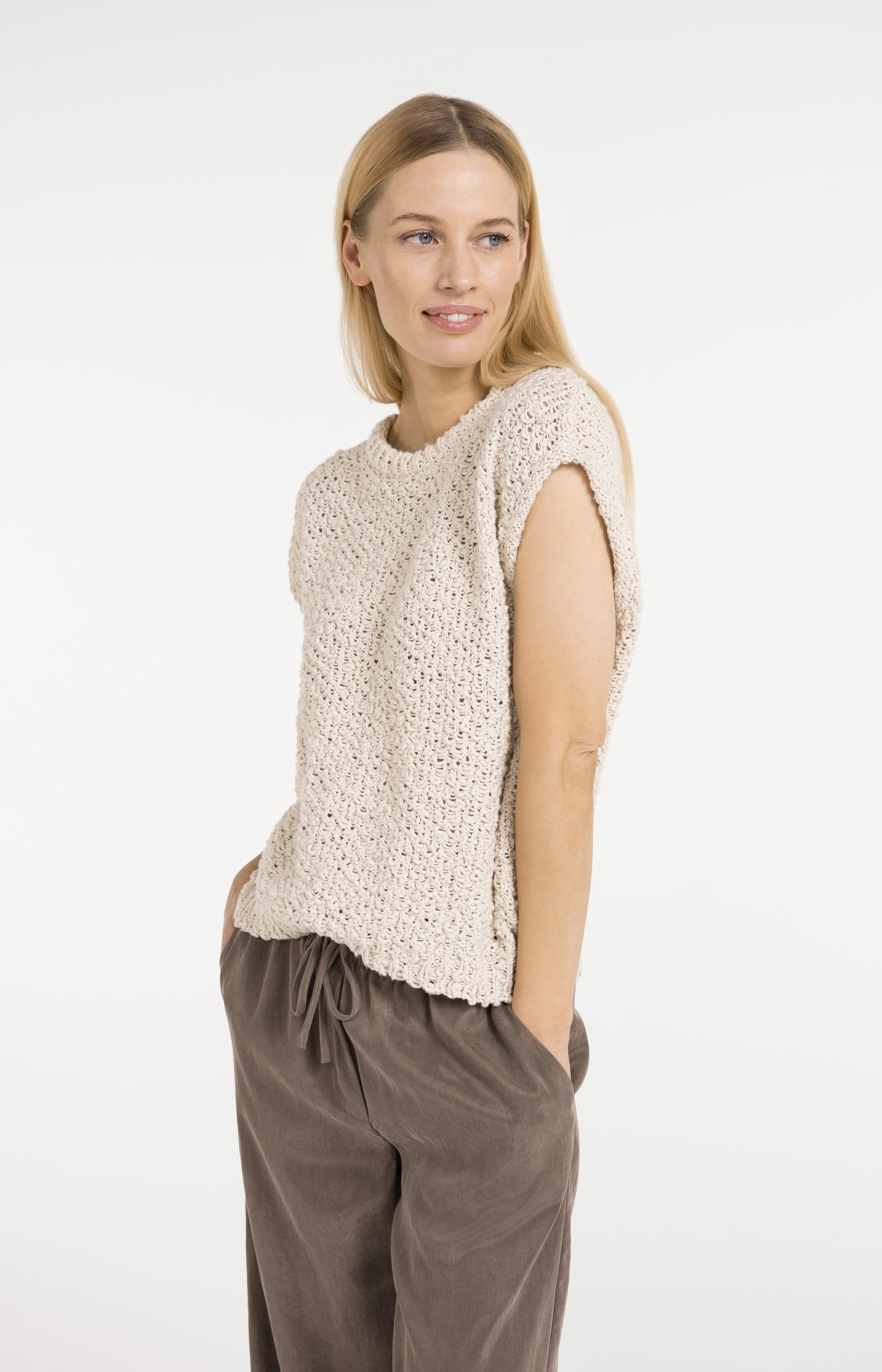 Sleeveless sweater with open-knit texture - Type: lookbook