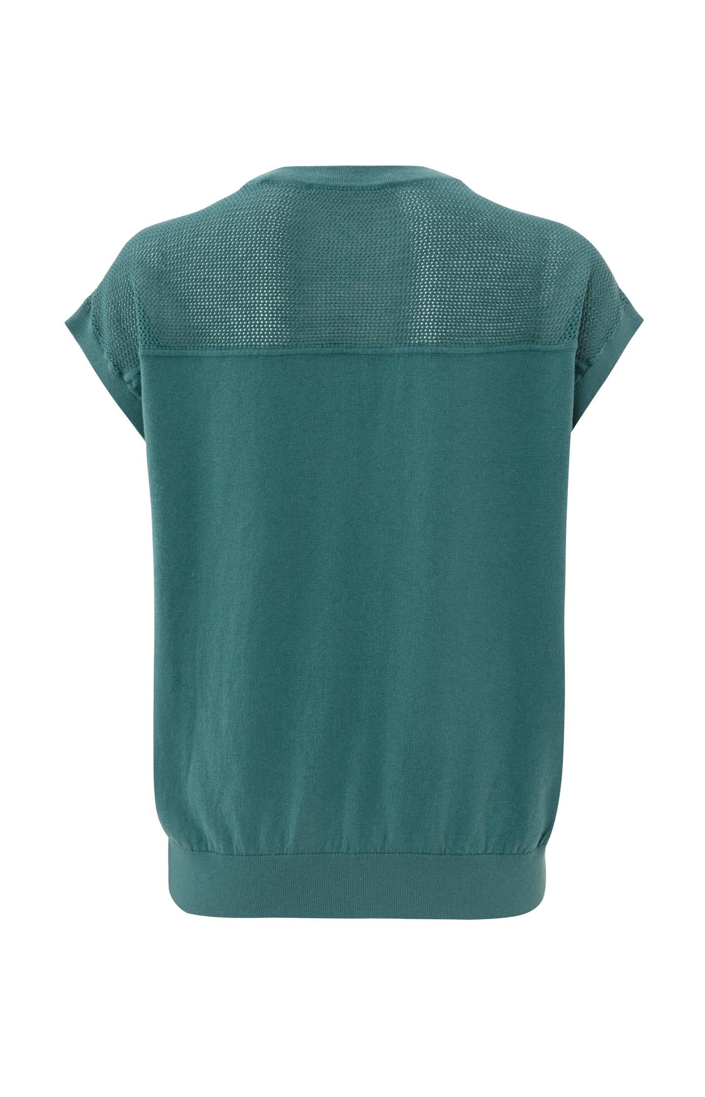 Sleeveless sweater with round neck, seam details and mesh