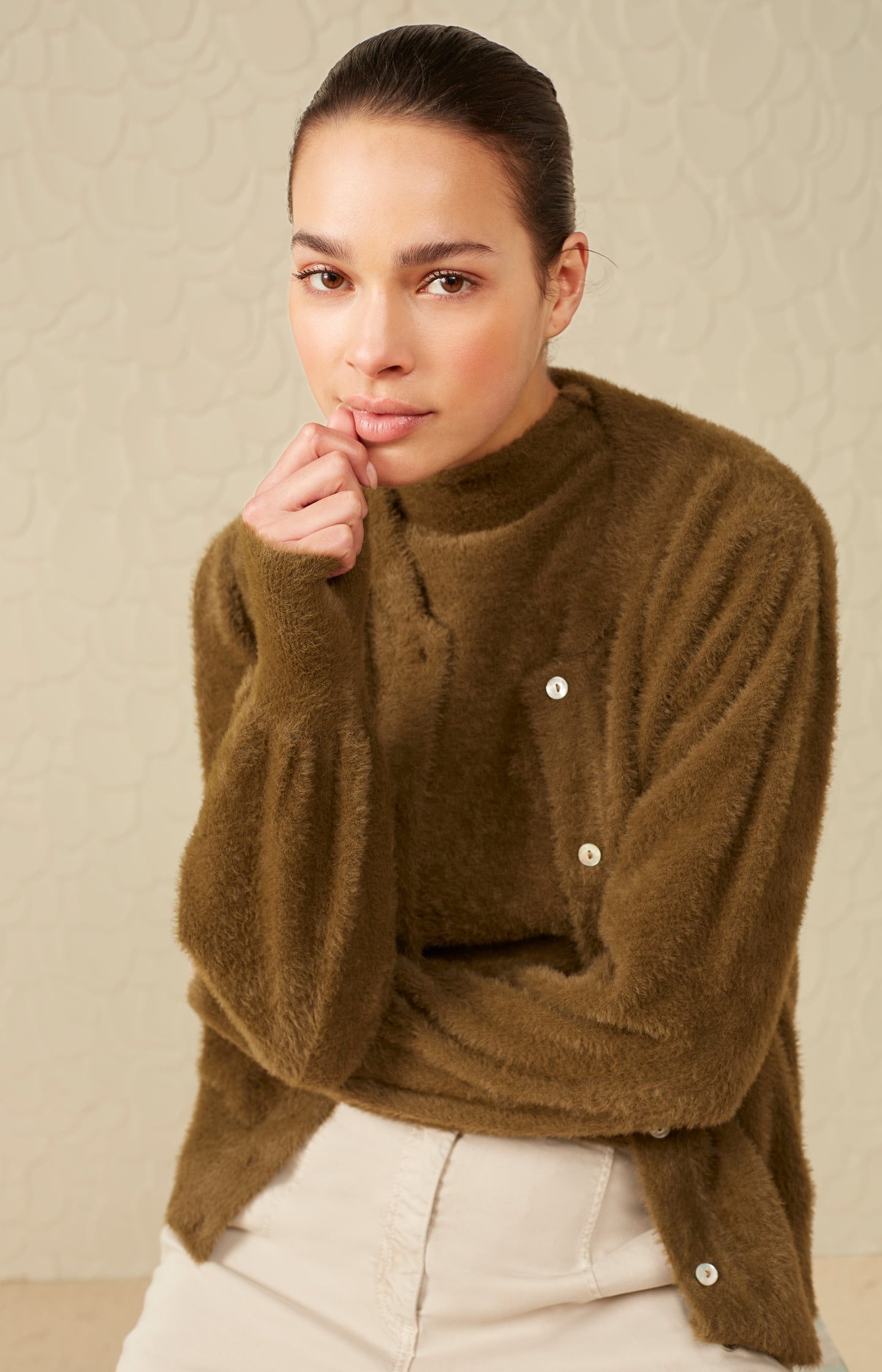 Sleeveless sweater with turtleneck in fluffy material