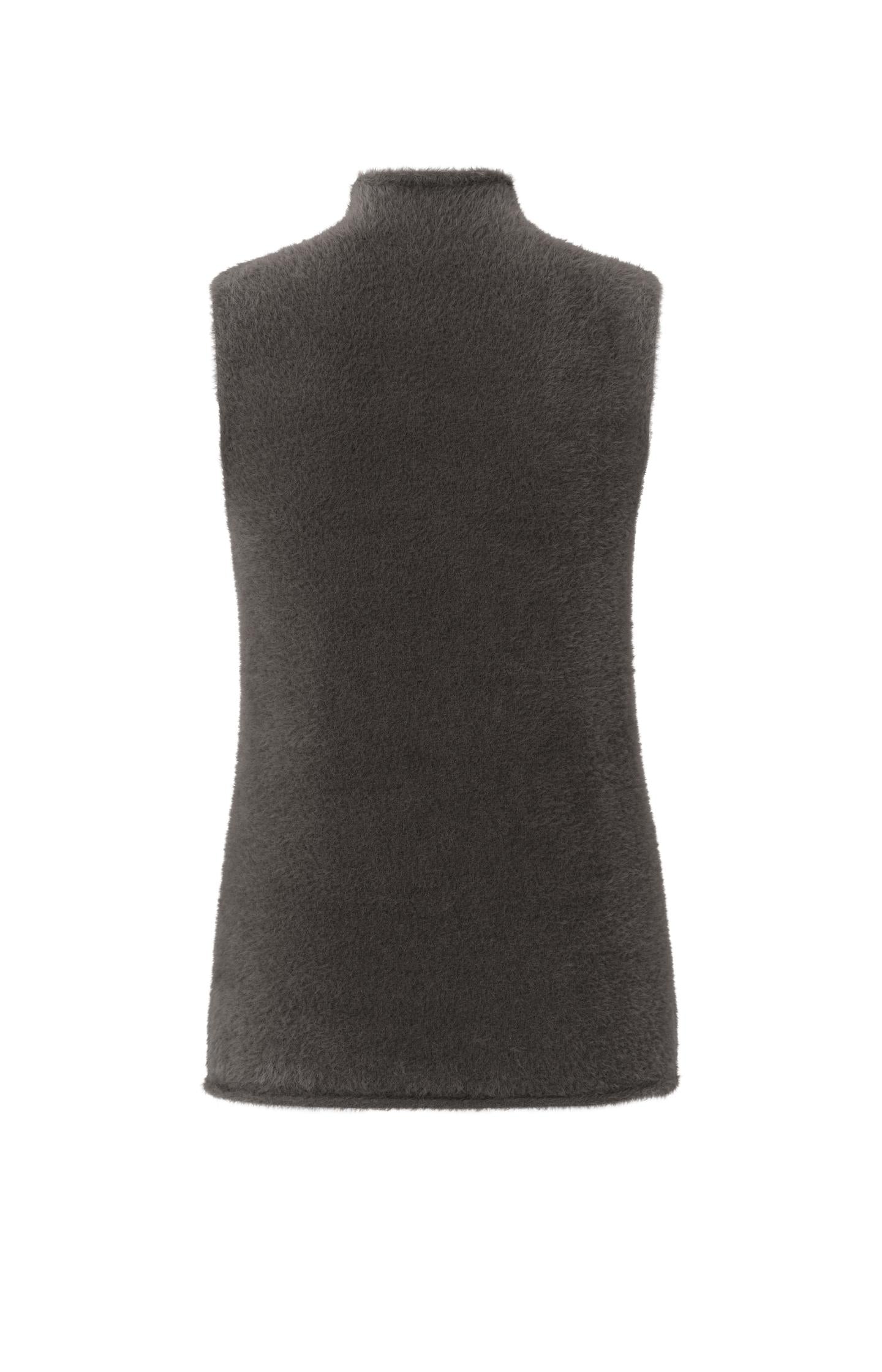 Sleeveless sweater with turtleneck in fluffy material