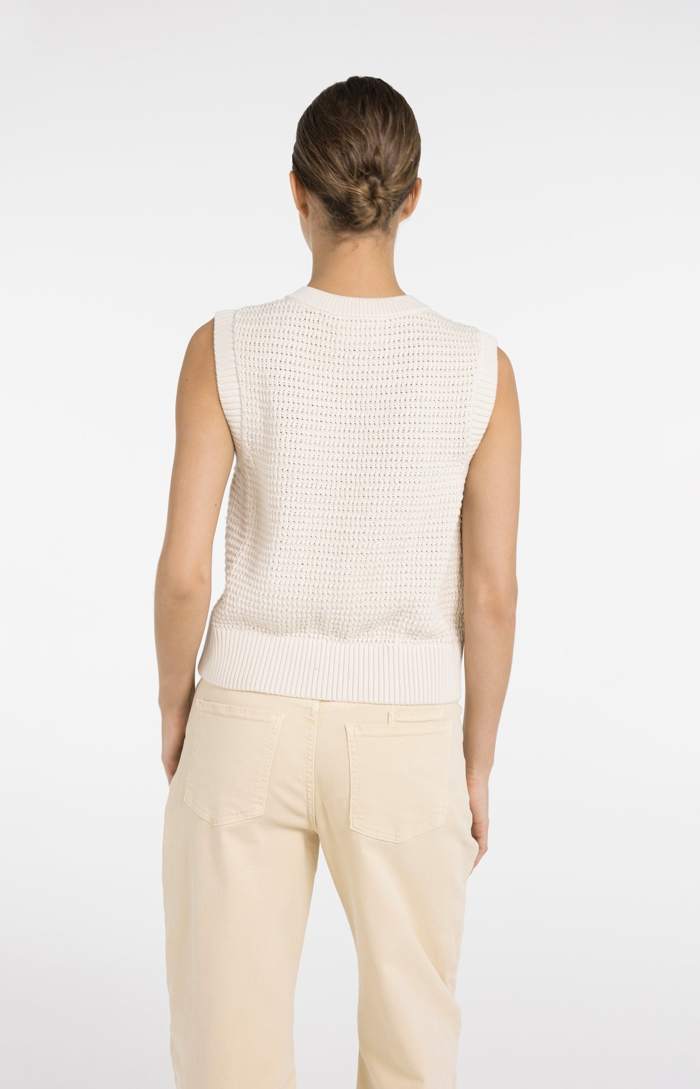 Sleeveless textured cardigan with gold-tone buttons