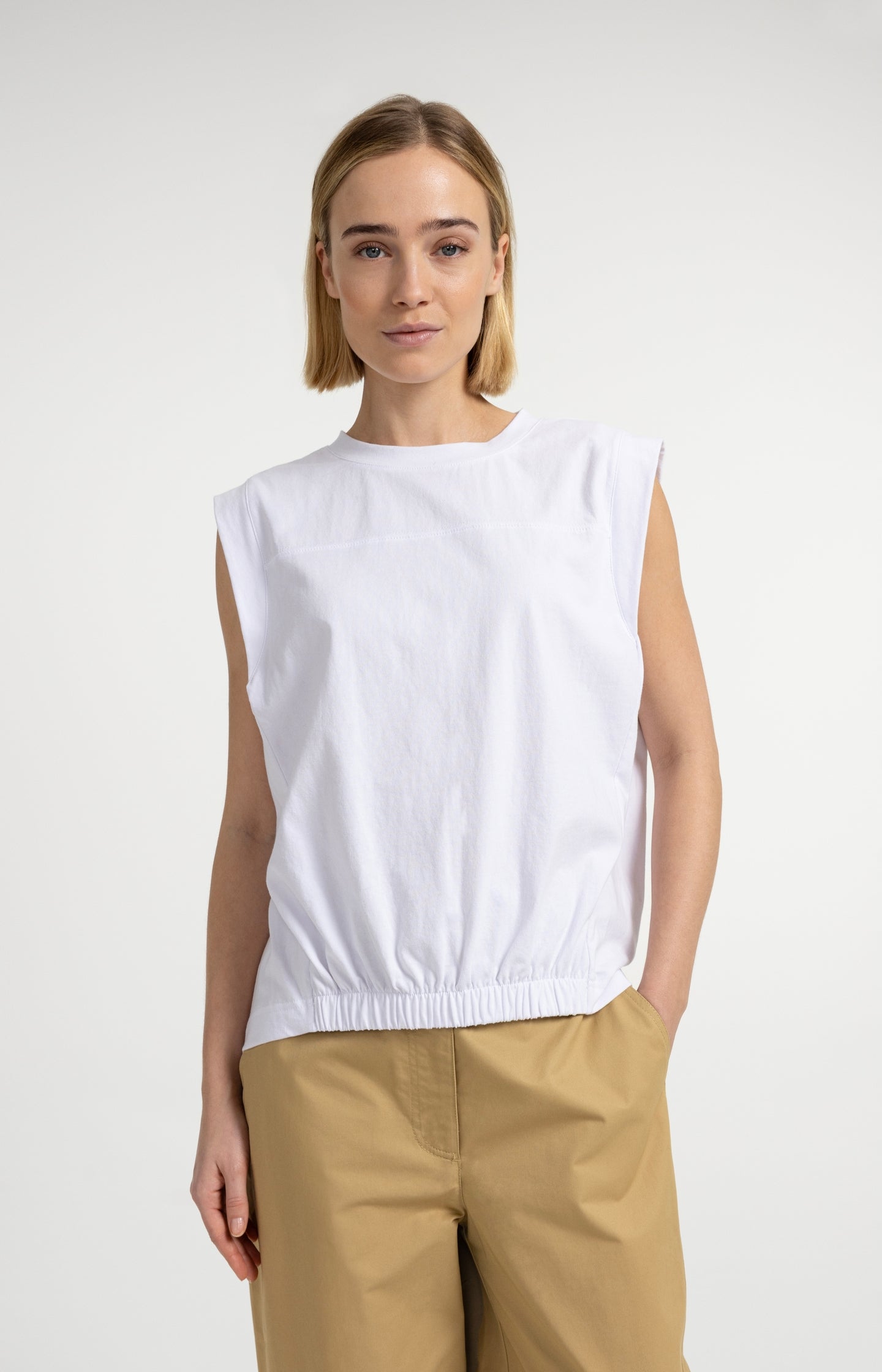 Sleeveless top with elastic hem