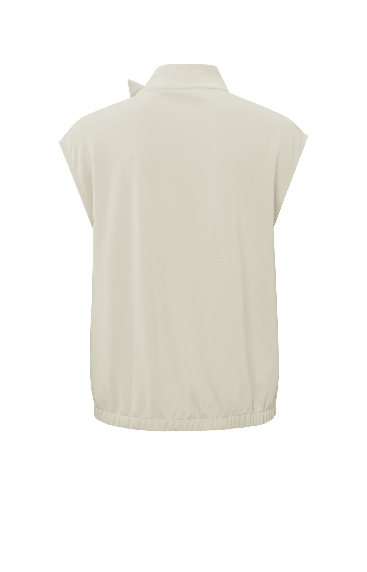 Sleeveless top with high neck, elastic waist and button