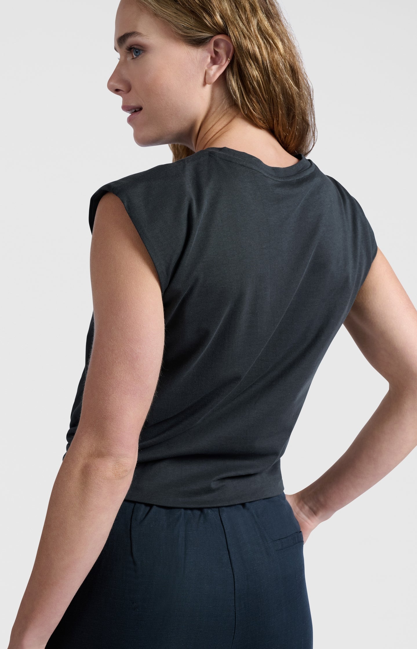Sleeveless top with knot detail - Type: lookbook