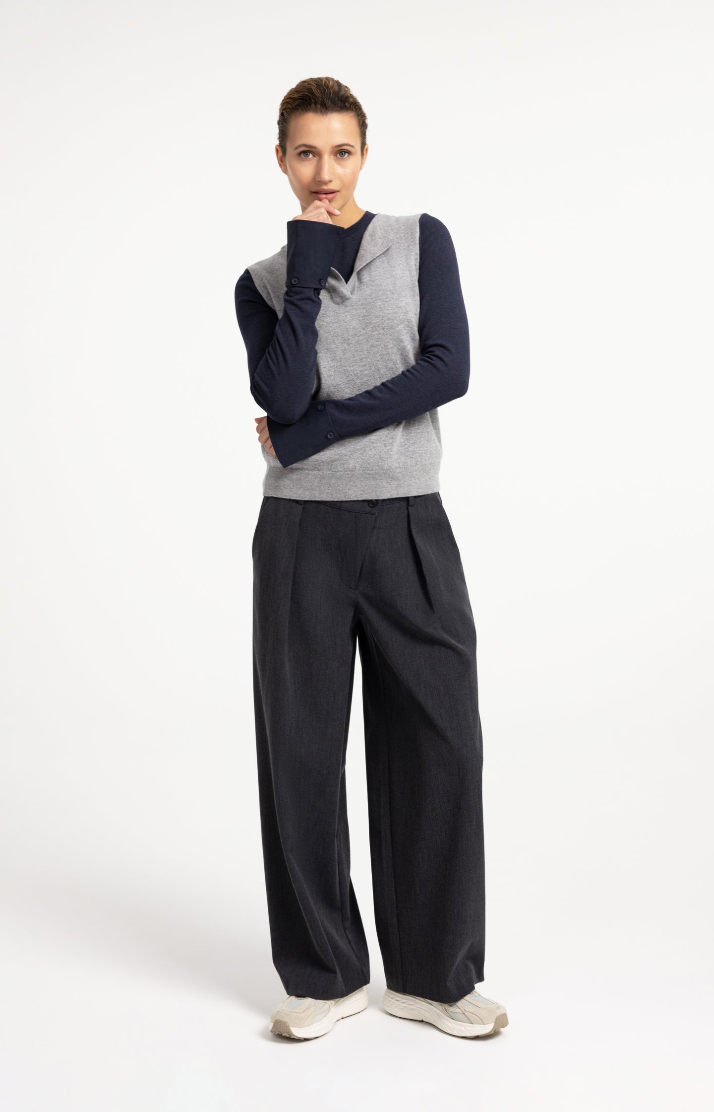 Sleeveless top with open collar - Type: product