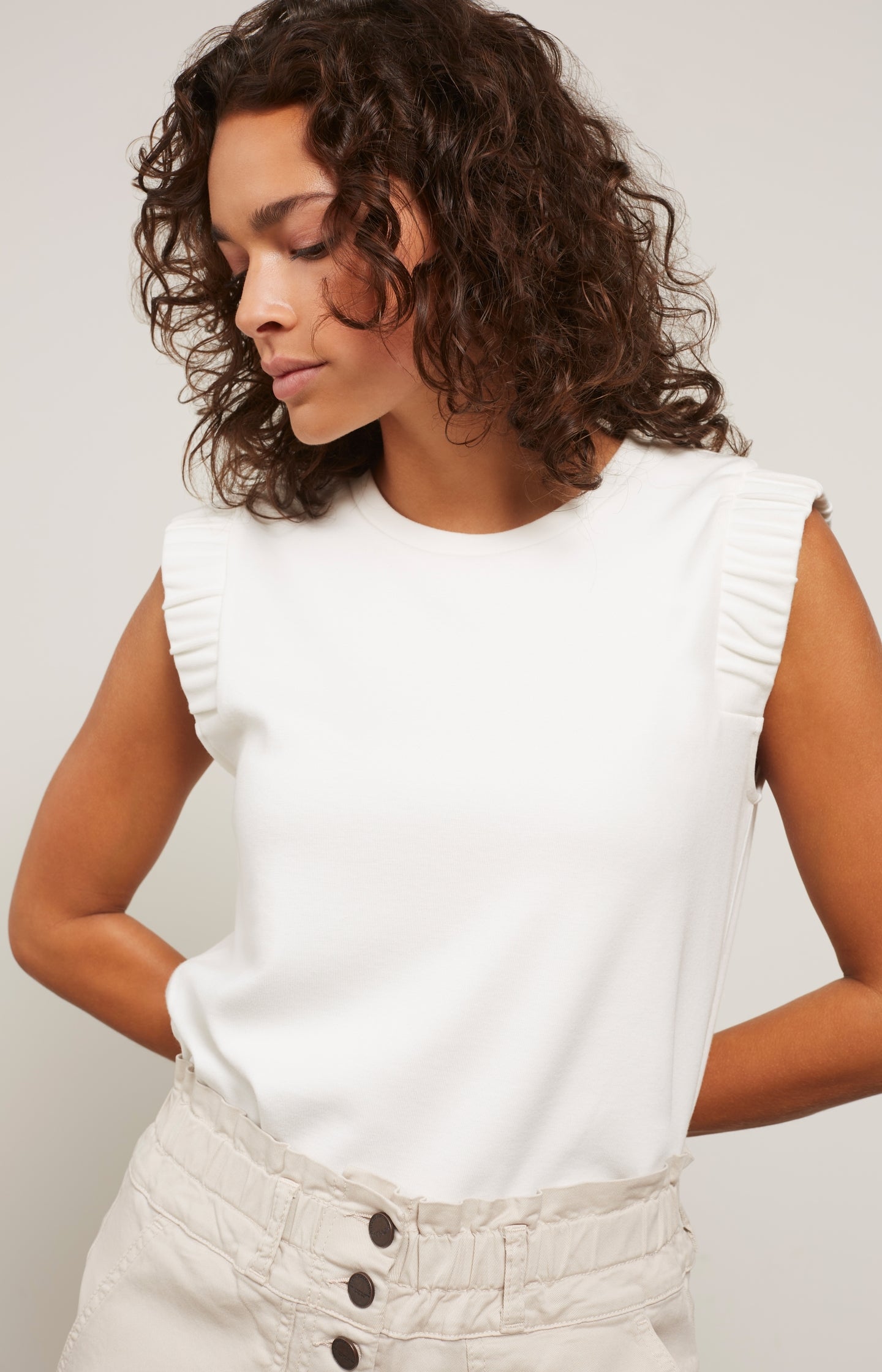 Sleeveless top with round neck and subtle shoulder detail - Type: lookbook