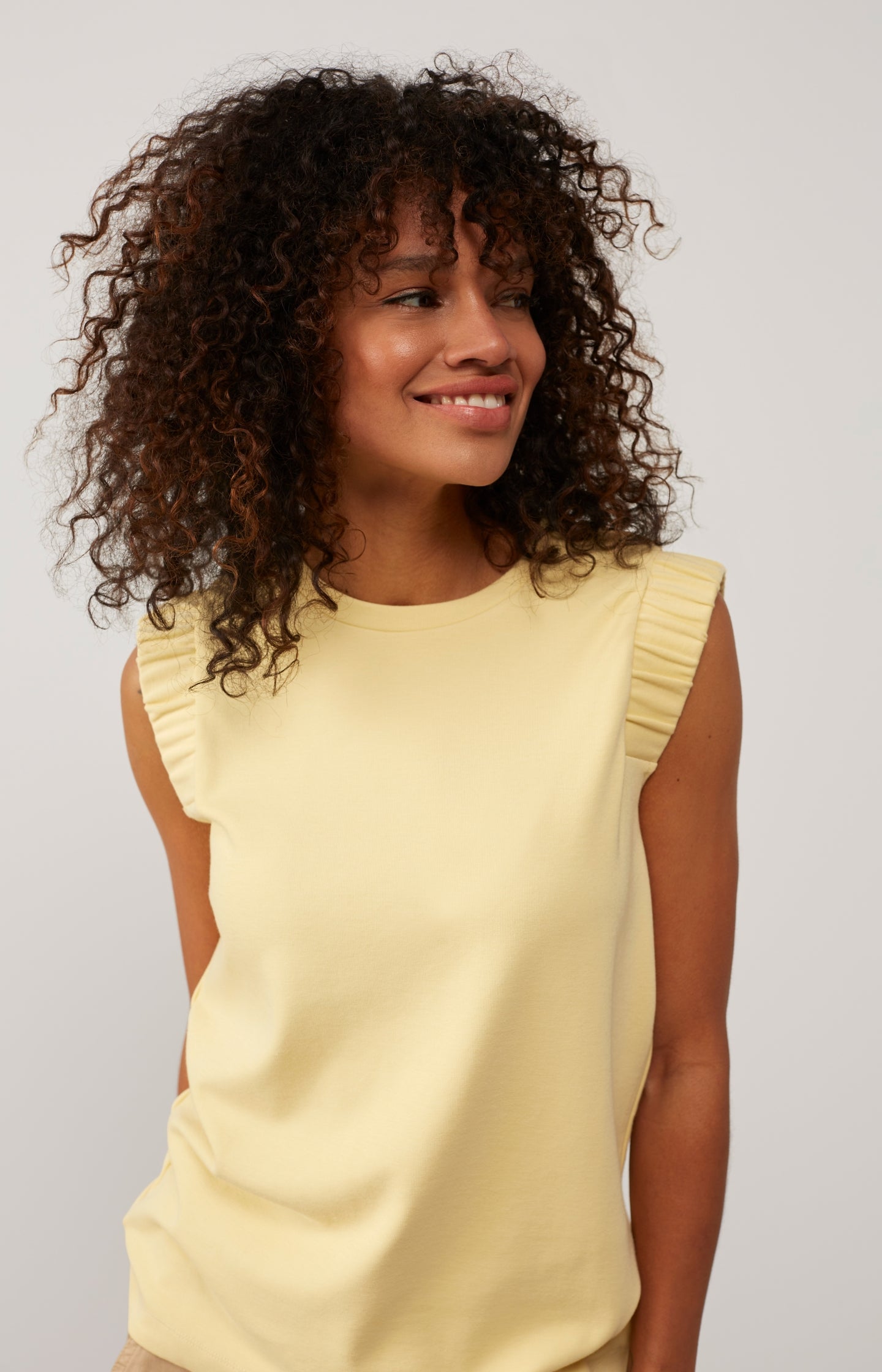 Sleeveless top with round neck and subtle shoulder detail - Type: lookbook