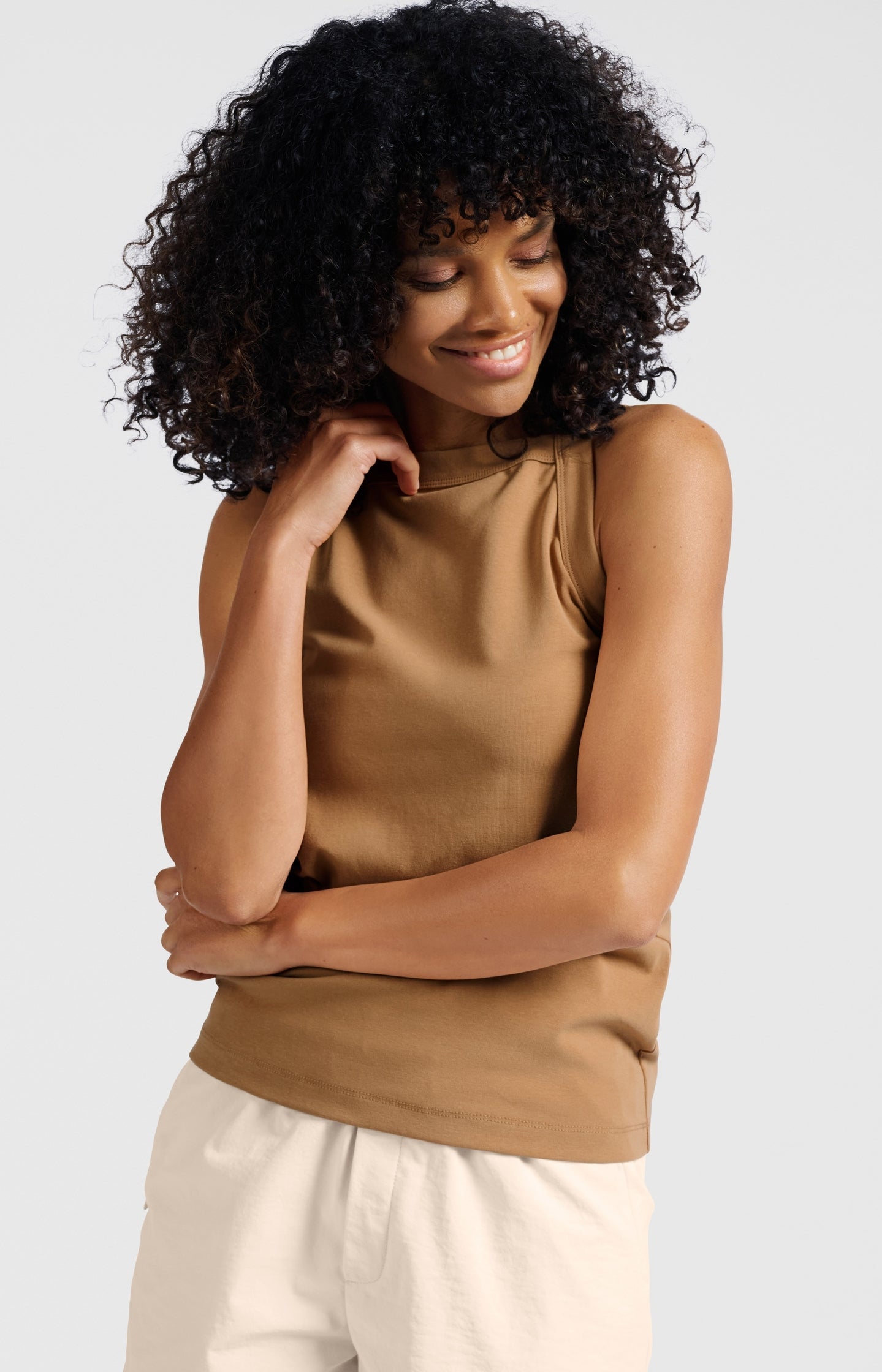 Sleeveless top with straight neckline and fitted fit