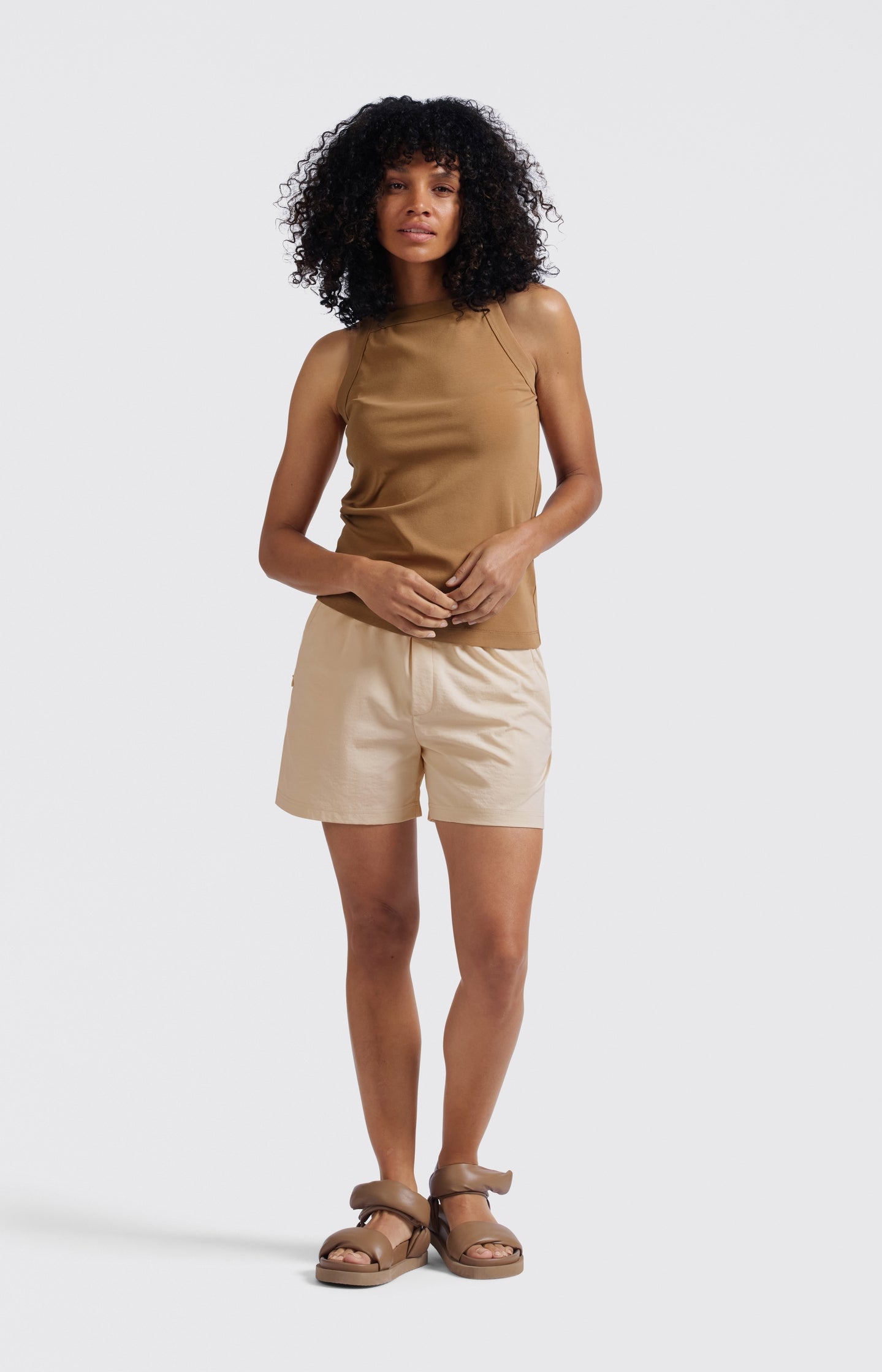 Sleeveless top with straight neckline and fitted fit