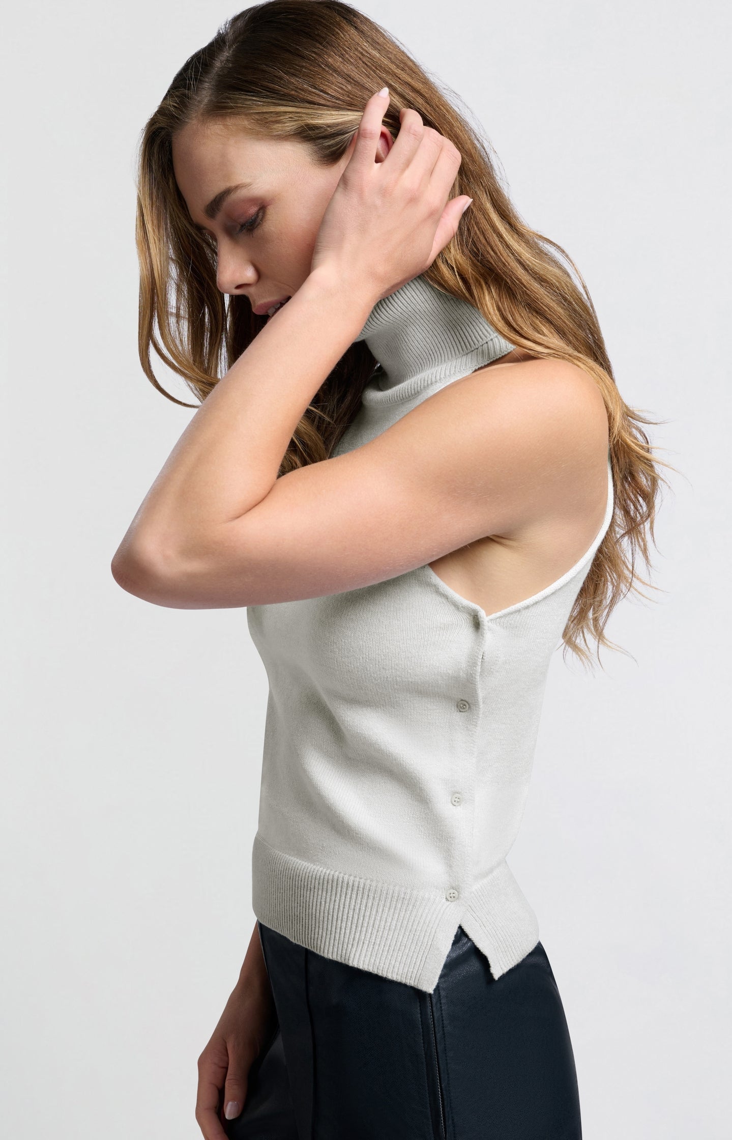 Sleeveless top with turtleneck and - Type: lookbook