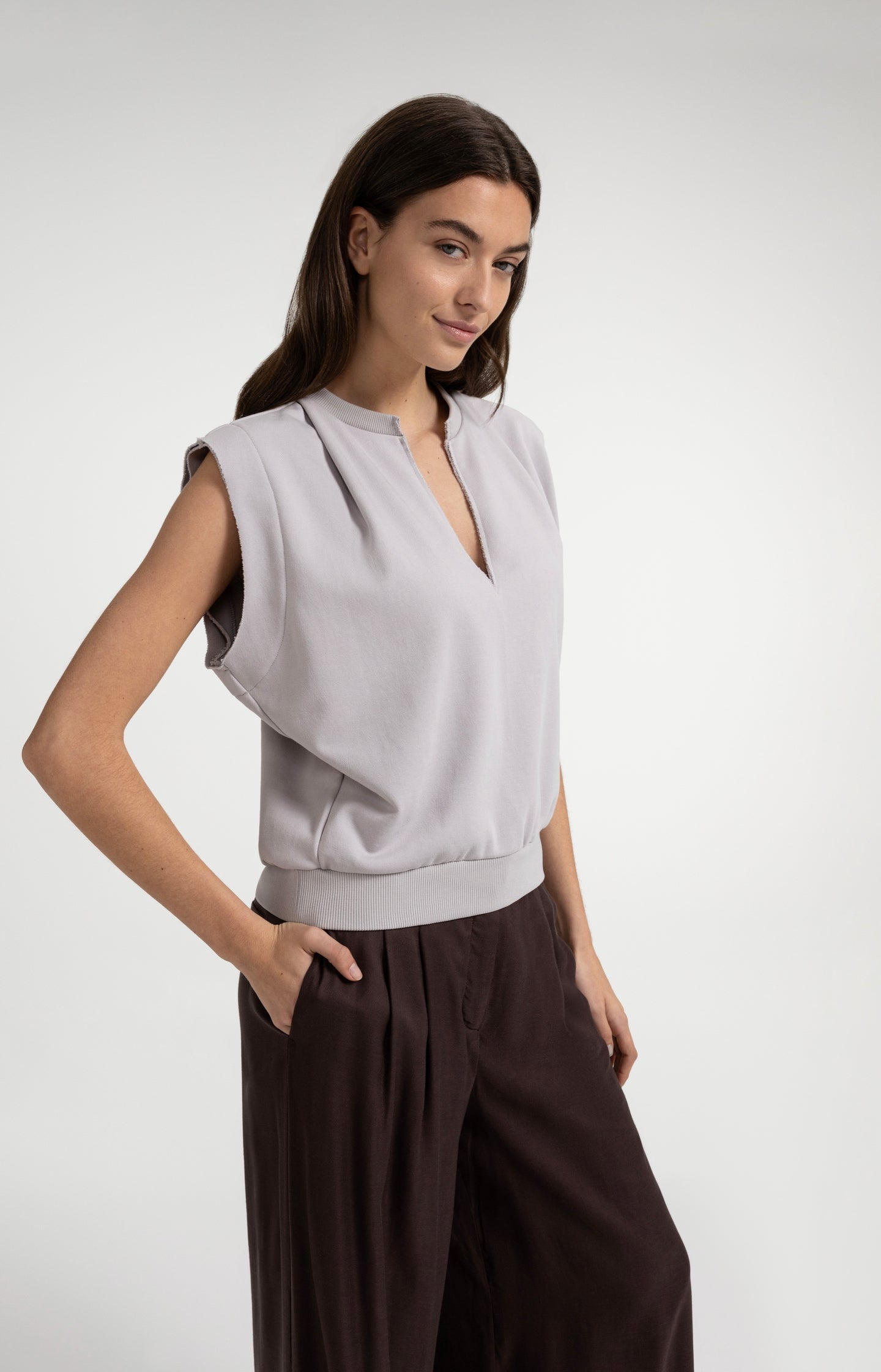 Sleeveless V-neck sweater with relaxed fit - Type: lookbook