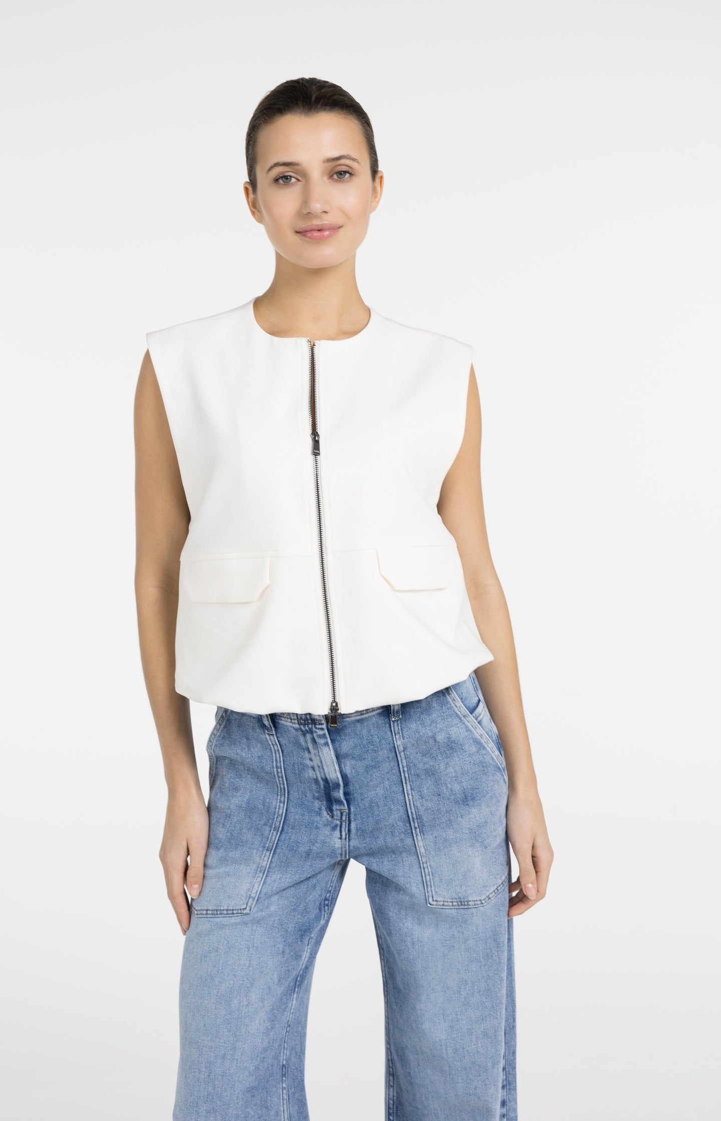 Sleeveless woven jacket with balloon-shaped hem