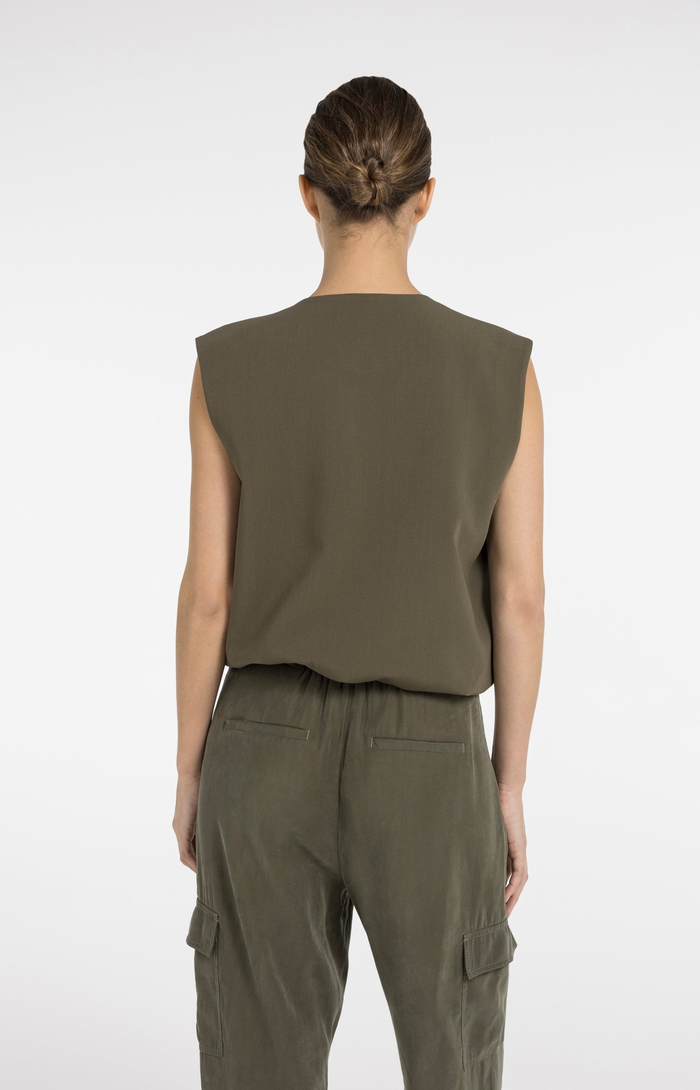 Sleeveless woven jacket with balloon-shaped hem