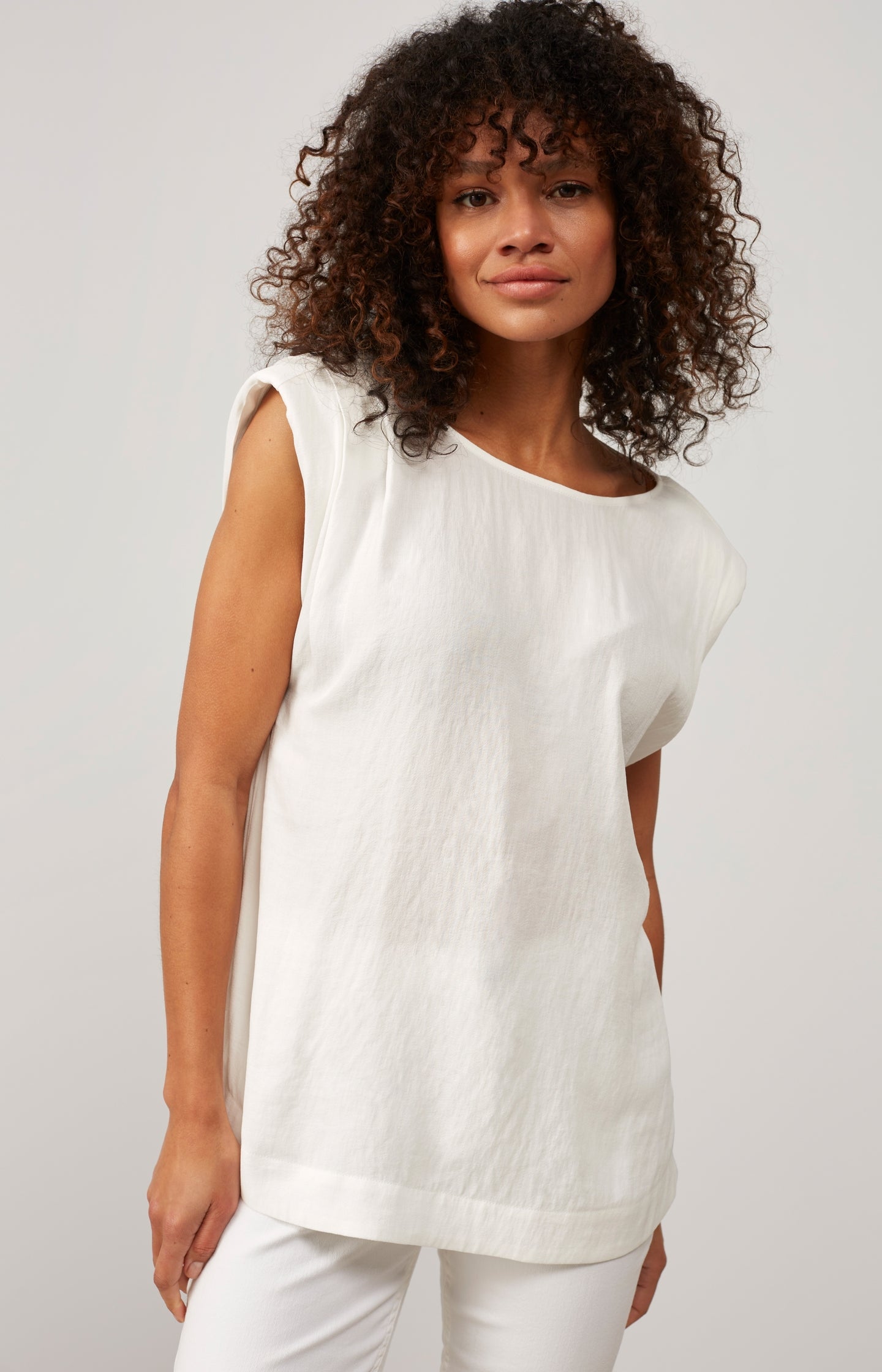 Sleeveless woven top with round neck and shoulder detail - Type: lookbook