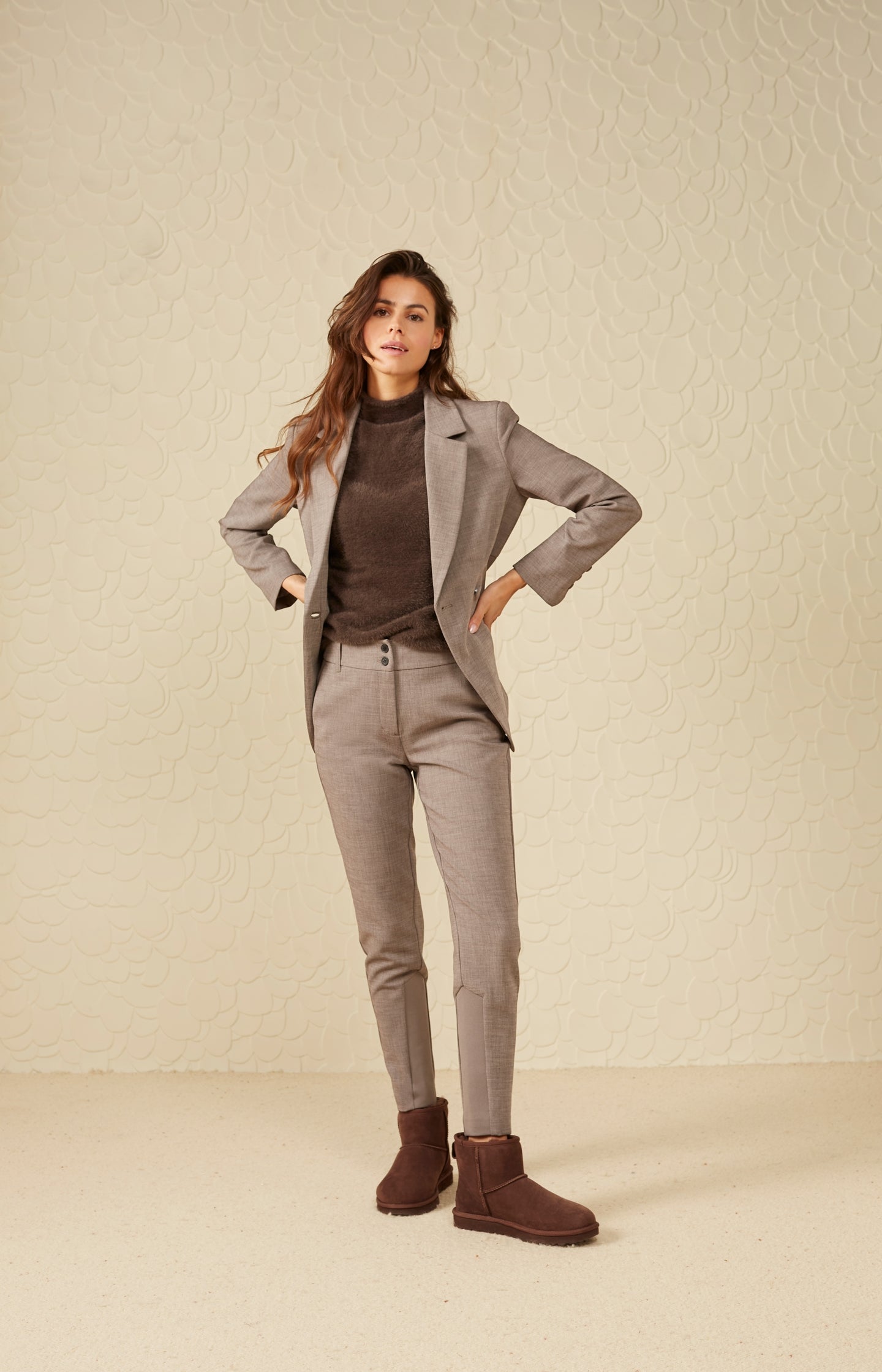 Slim fit blazer with long sleeves, a button and ribbed waist - Type: lookbook