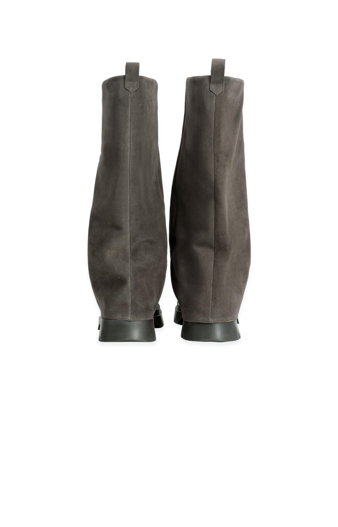 Slouchy suede knee-high boots - Type: lookbook