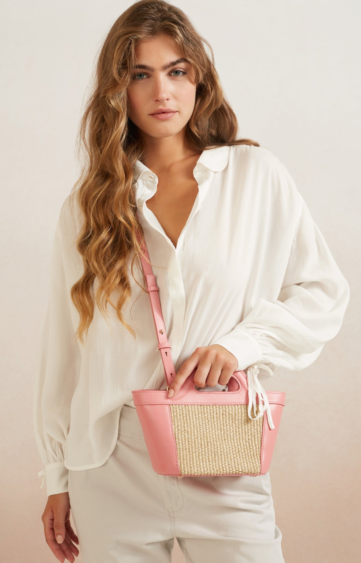 Small straw bag with leather handle - Type: lookbook