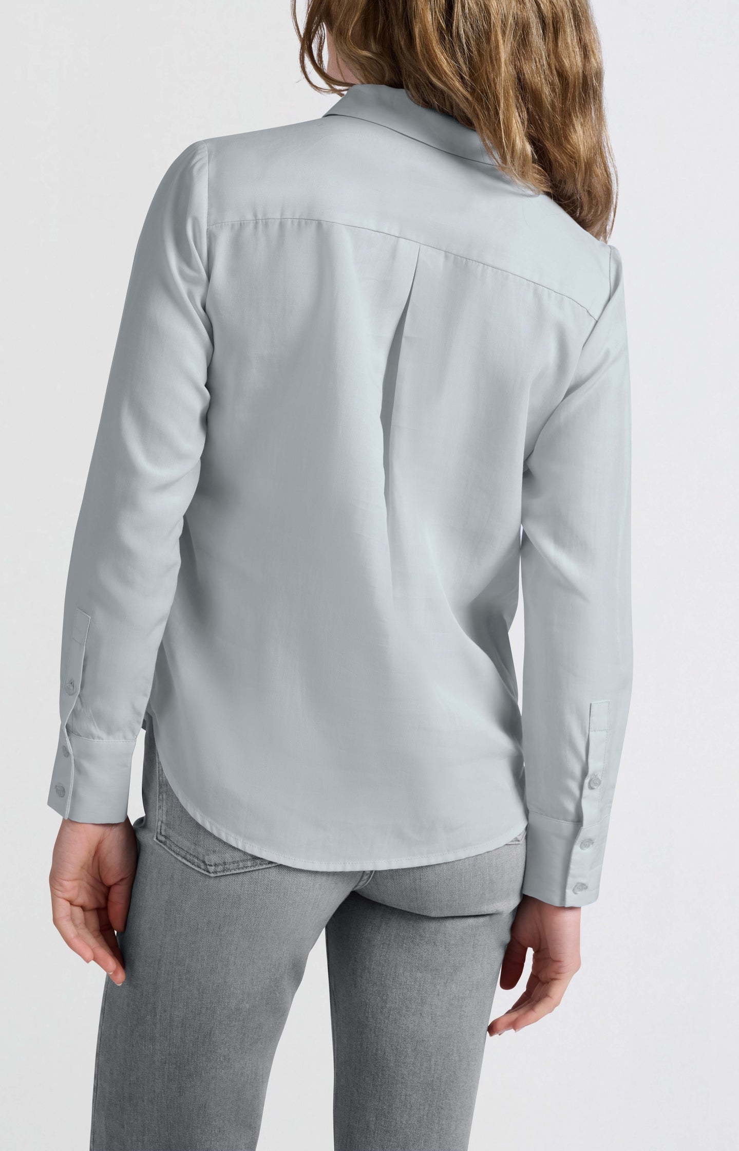 Soft basic blouse with long sleeves and collar