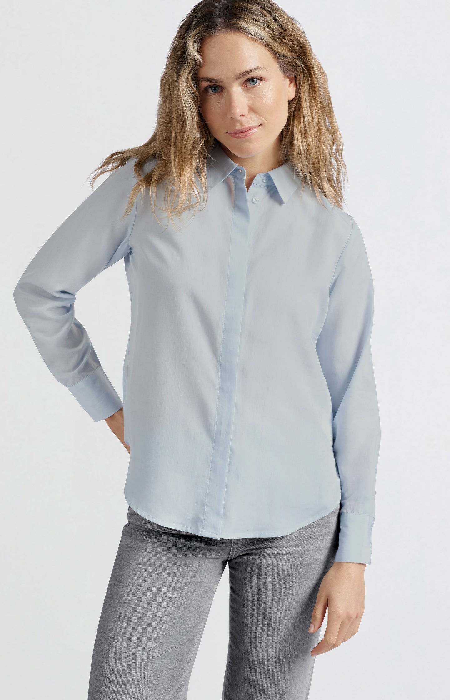 Soft basic blouse with long sleeves and collar