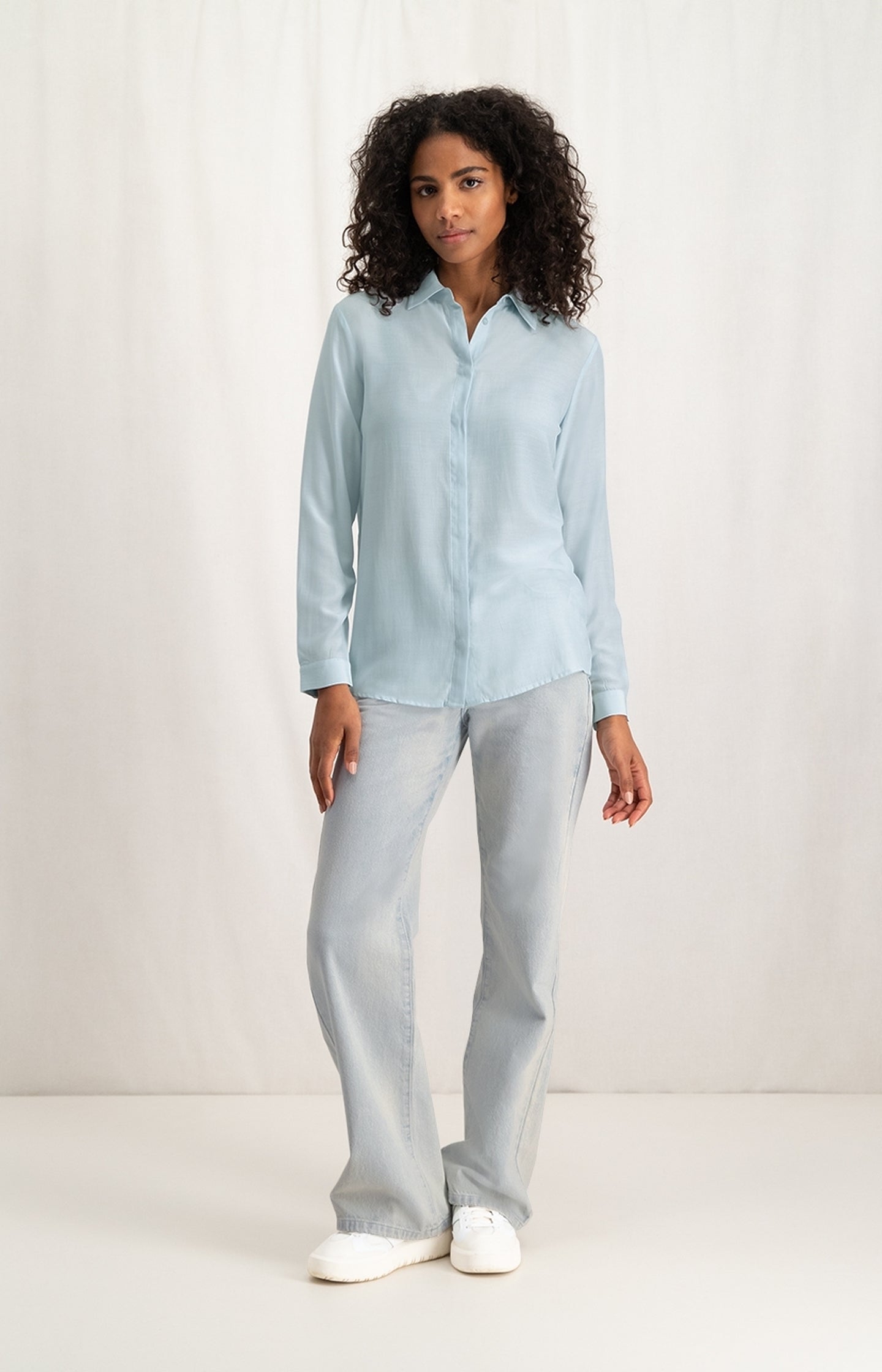 Soft blouse with collar, long sleeves and hidden buttons - Type: lookbook