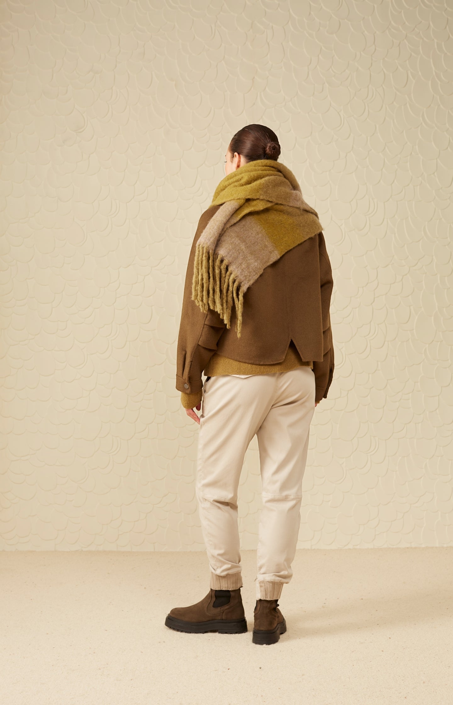 Soft cargo trousers with zip fly and pockets - Type: lookbook