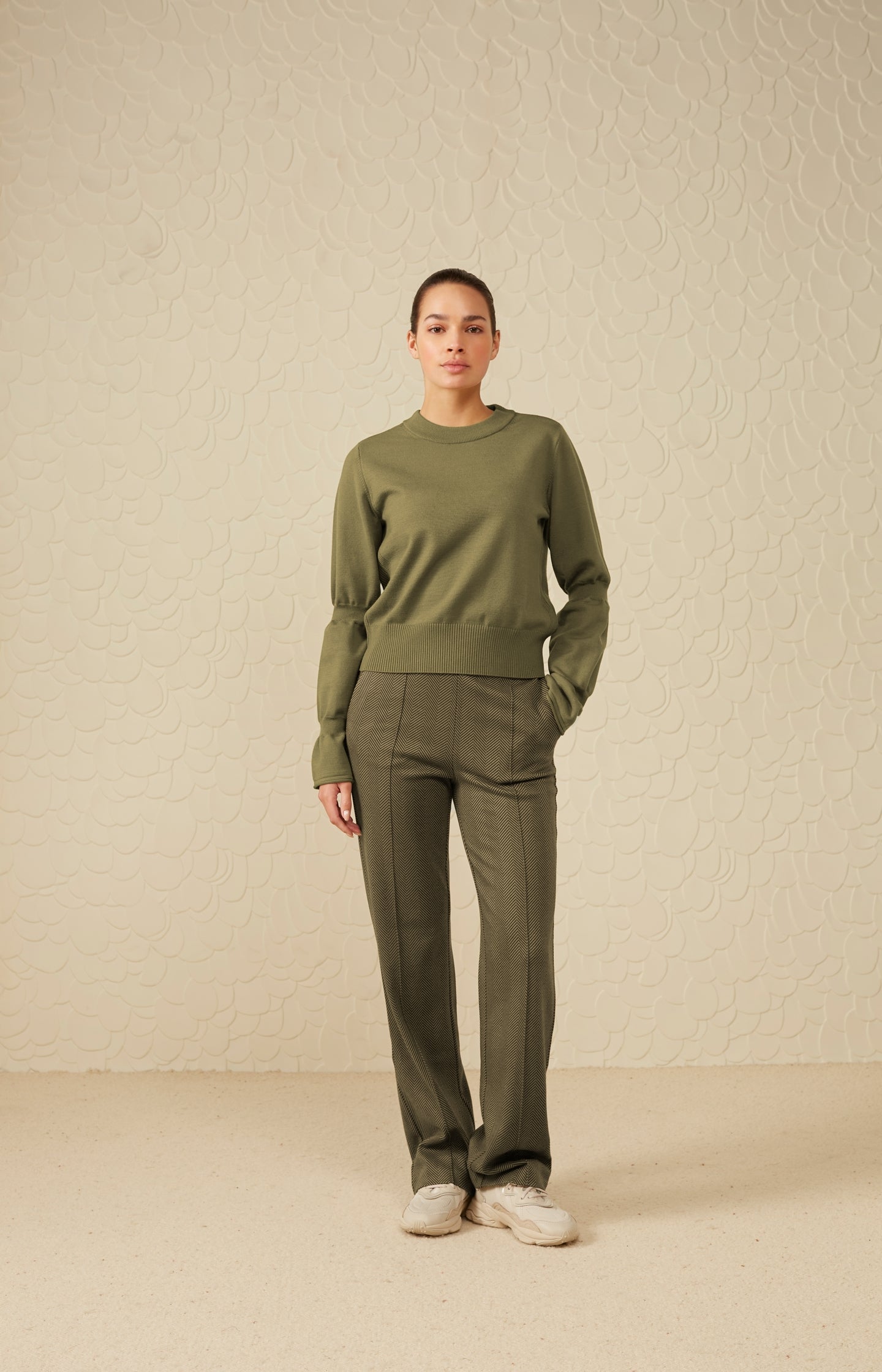 Soft herringbone trousers with pockets and elastic waist - Type: lookbook