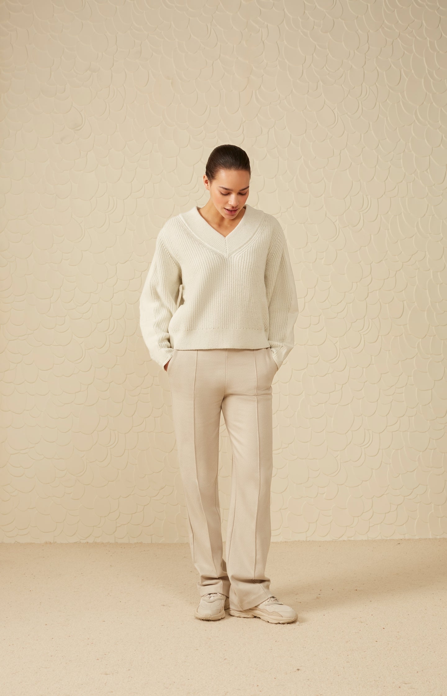 Soft herringbone trousers with pockets and elastic waist - Type: lookbook