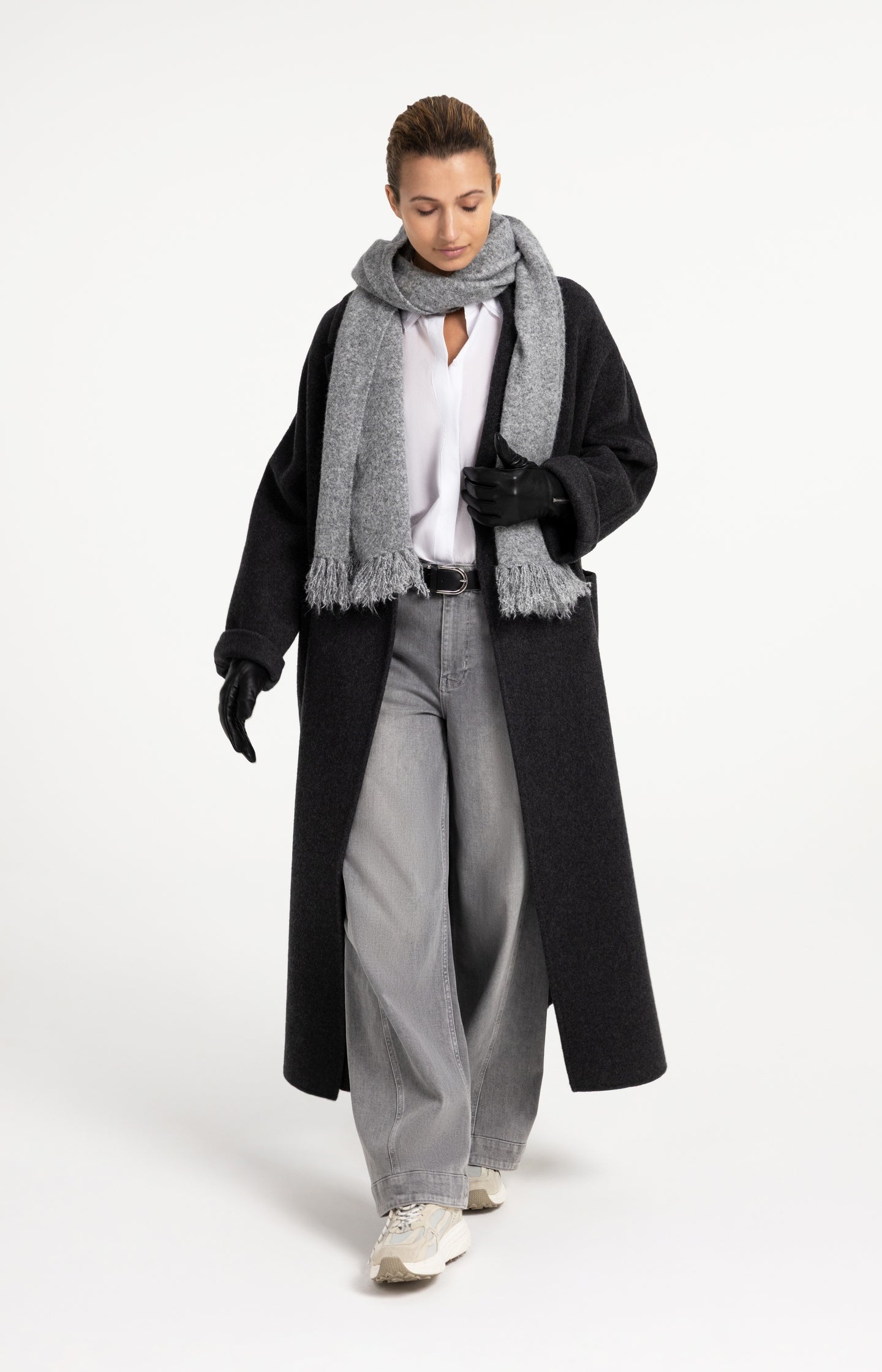 Soft knitted scarf with fringed edges - Type: product