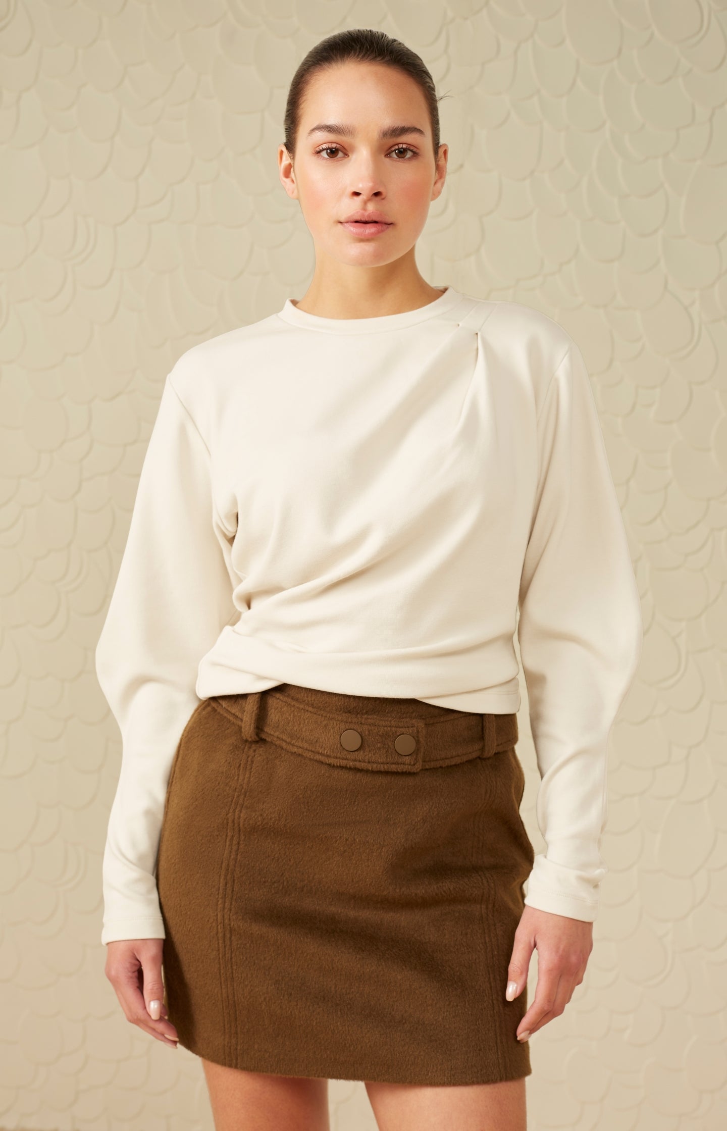 Soft mini skirt with belt, buttons and a zip - Type: lookbook