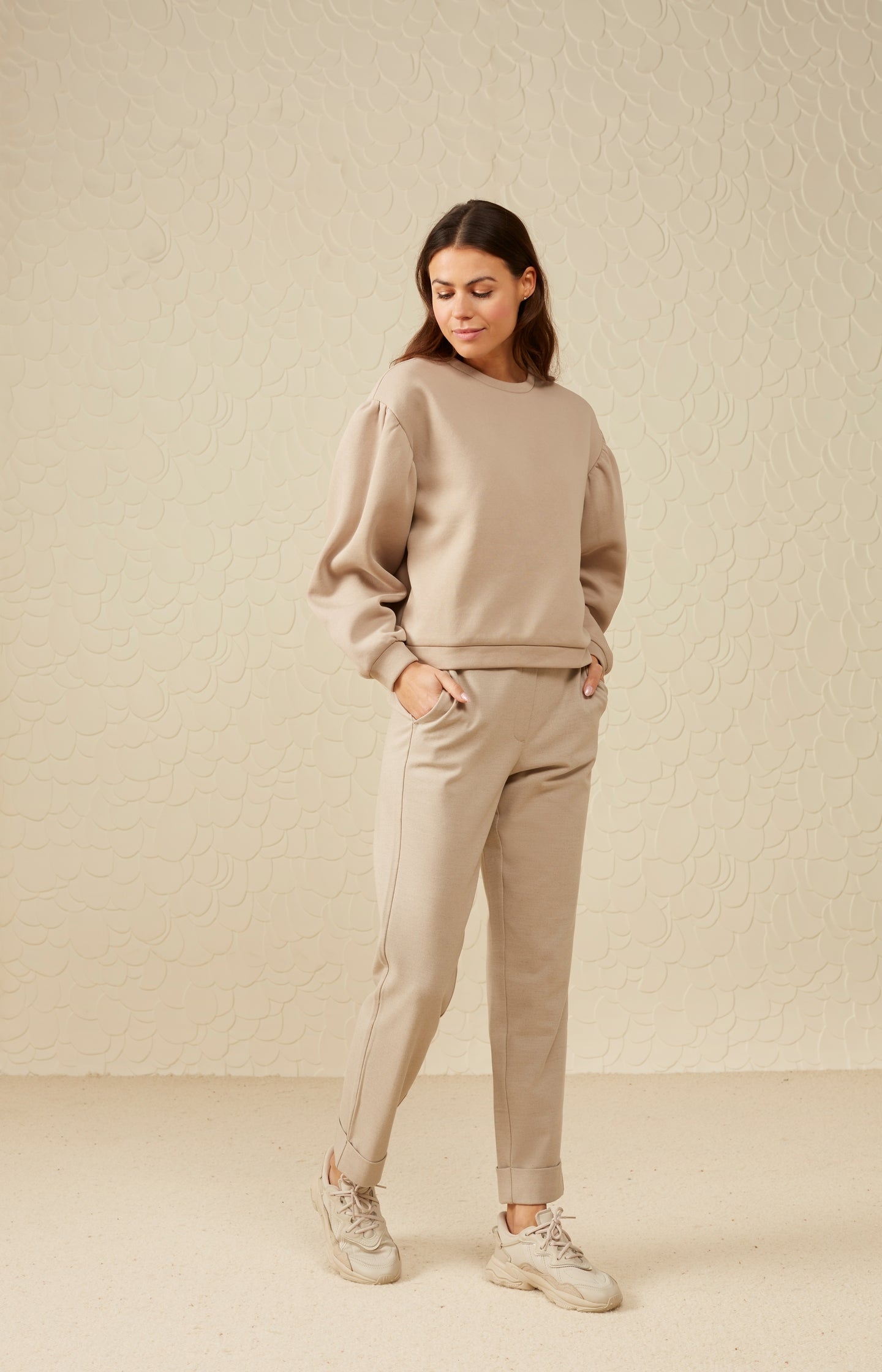 Soft pantalon with straight leg, pockets and elastic waist