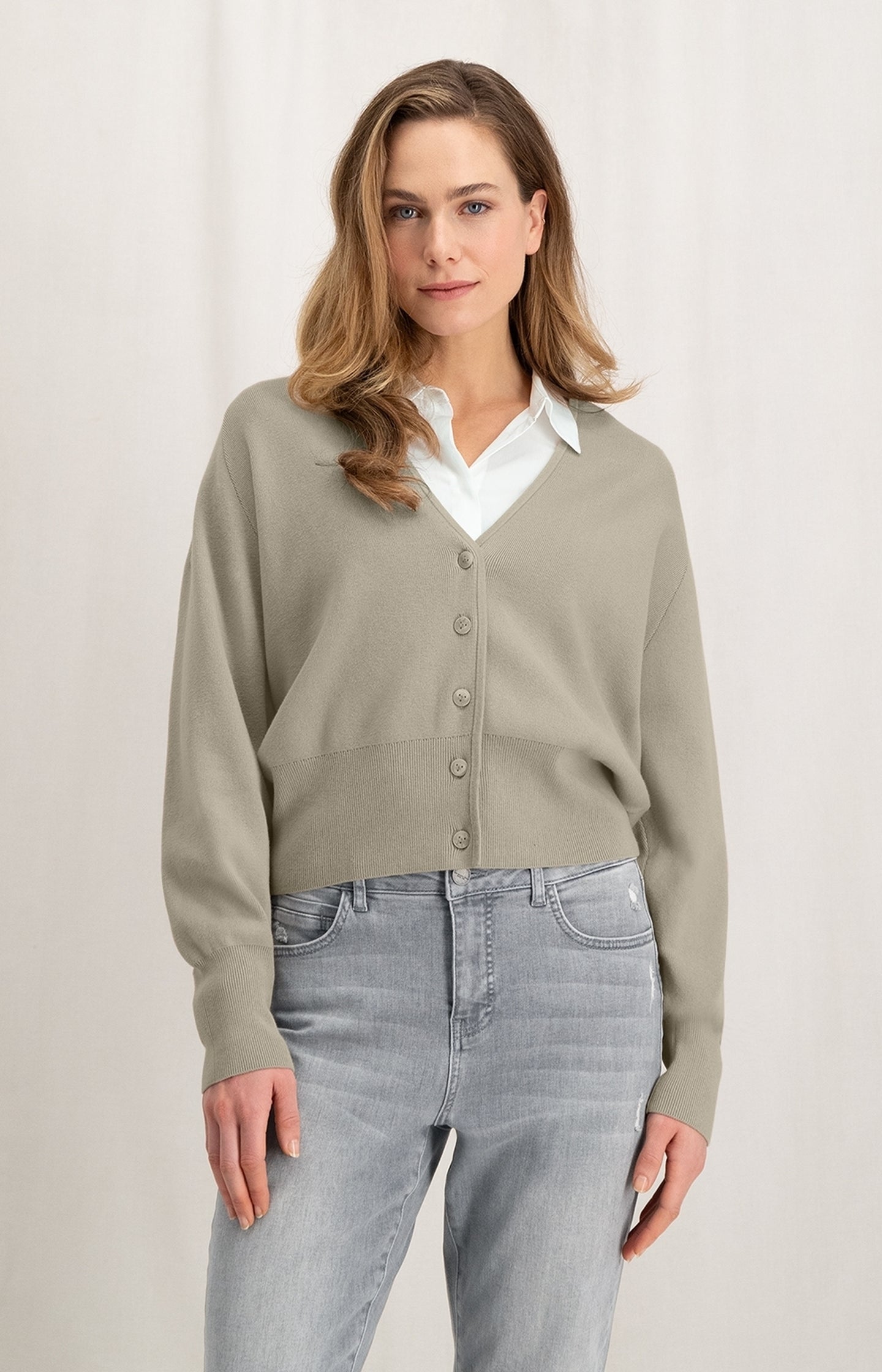 Soft poplin blouse with long sleeves, collar and buttons