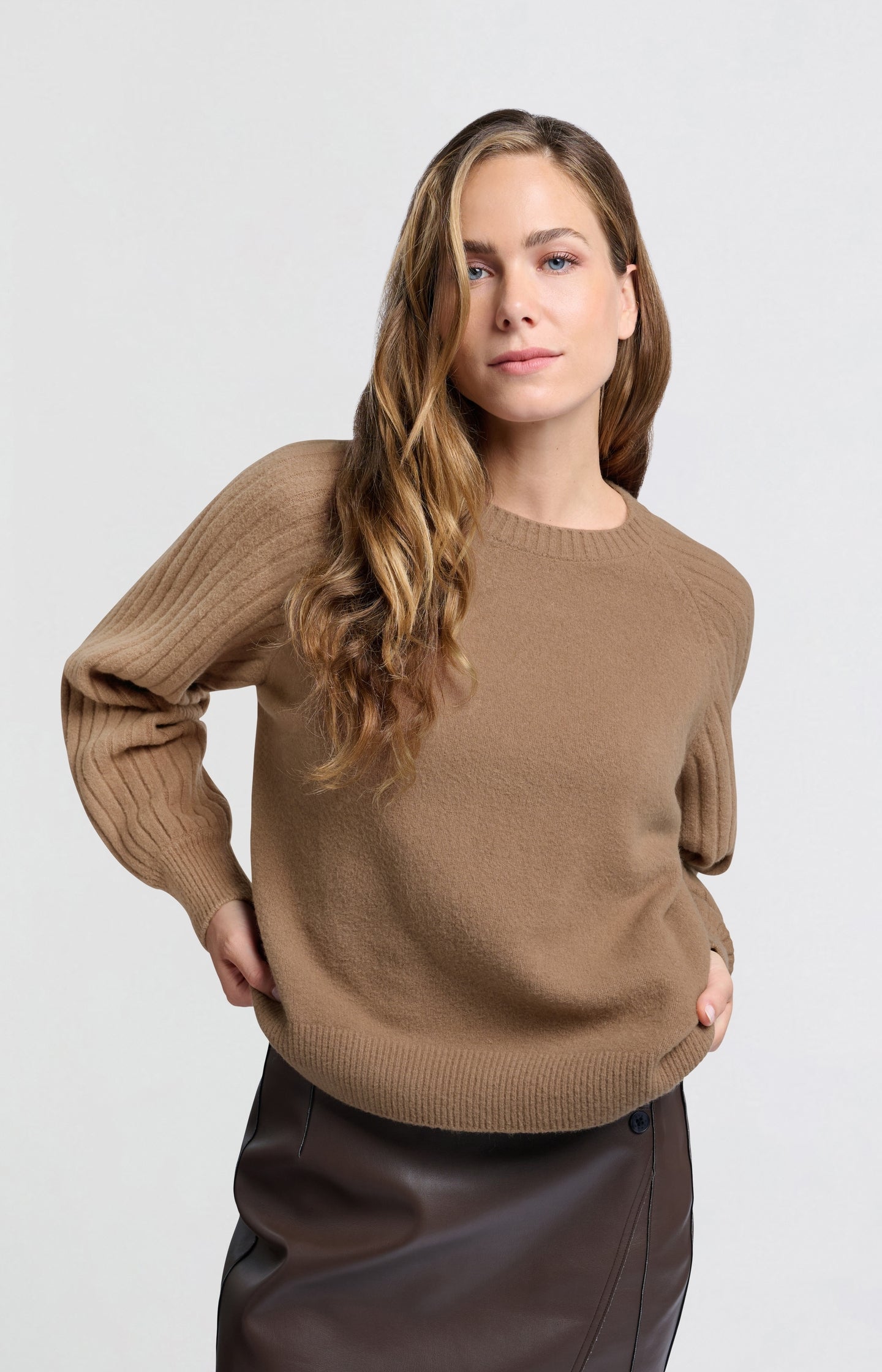 Soft ribbed sweater with round neck and long sleeves - Type: lookbook