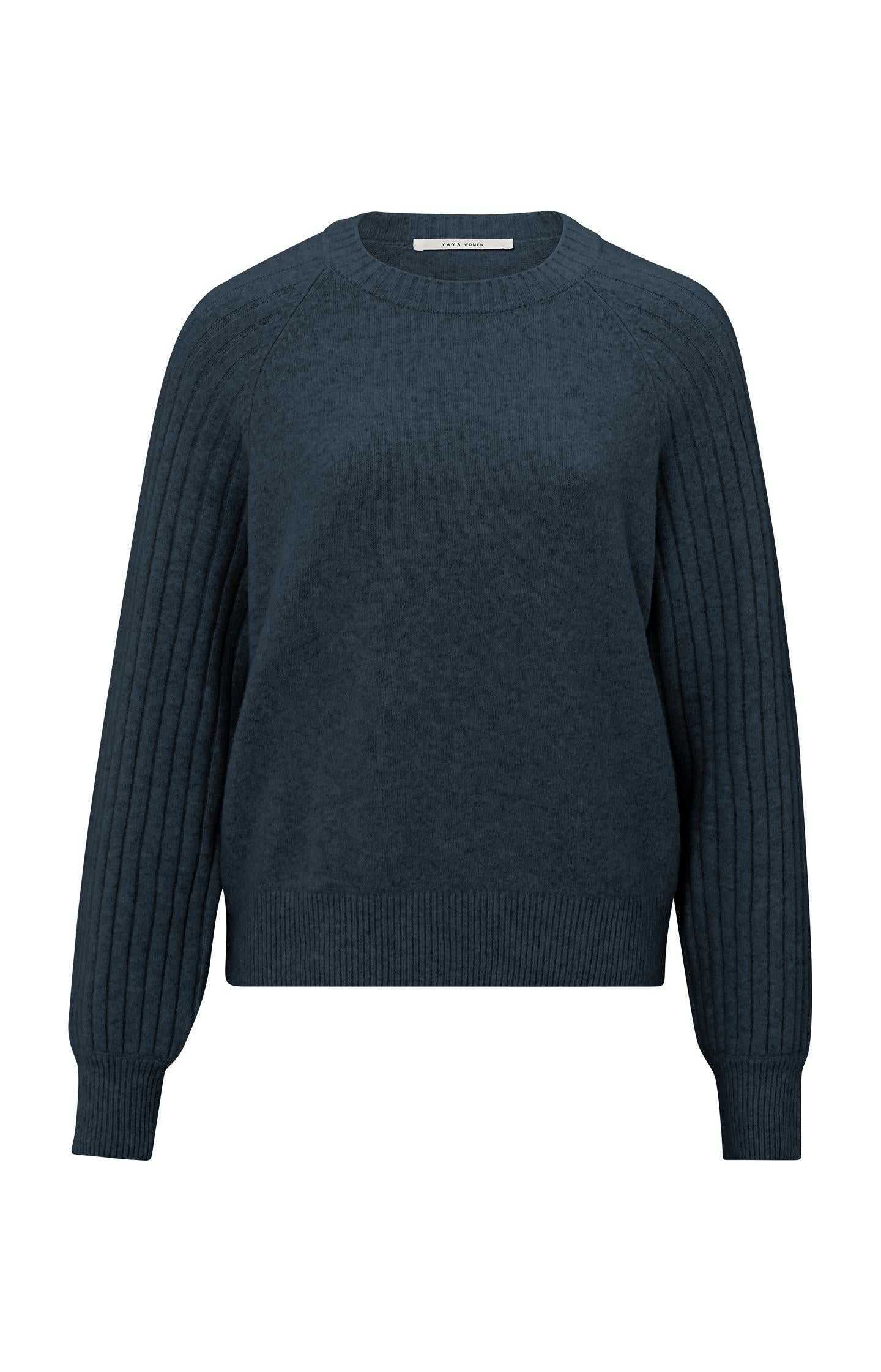 Soft ribbed sweater with round neck and long sleeves - Type: product