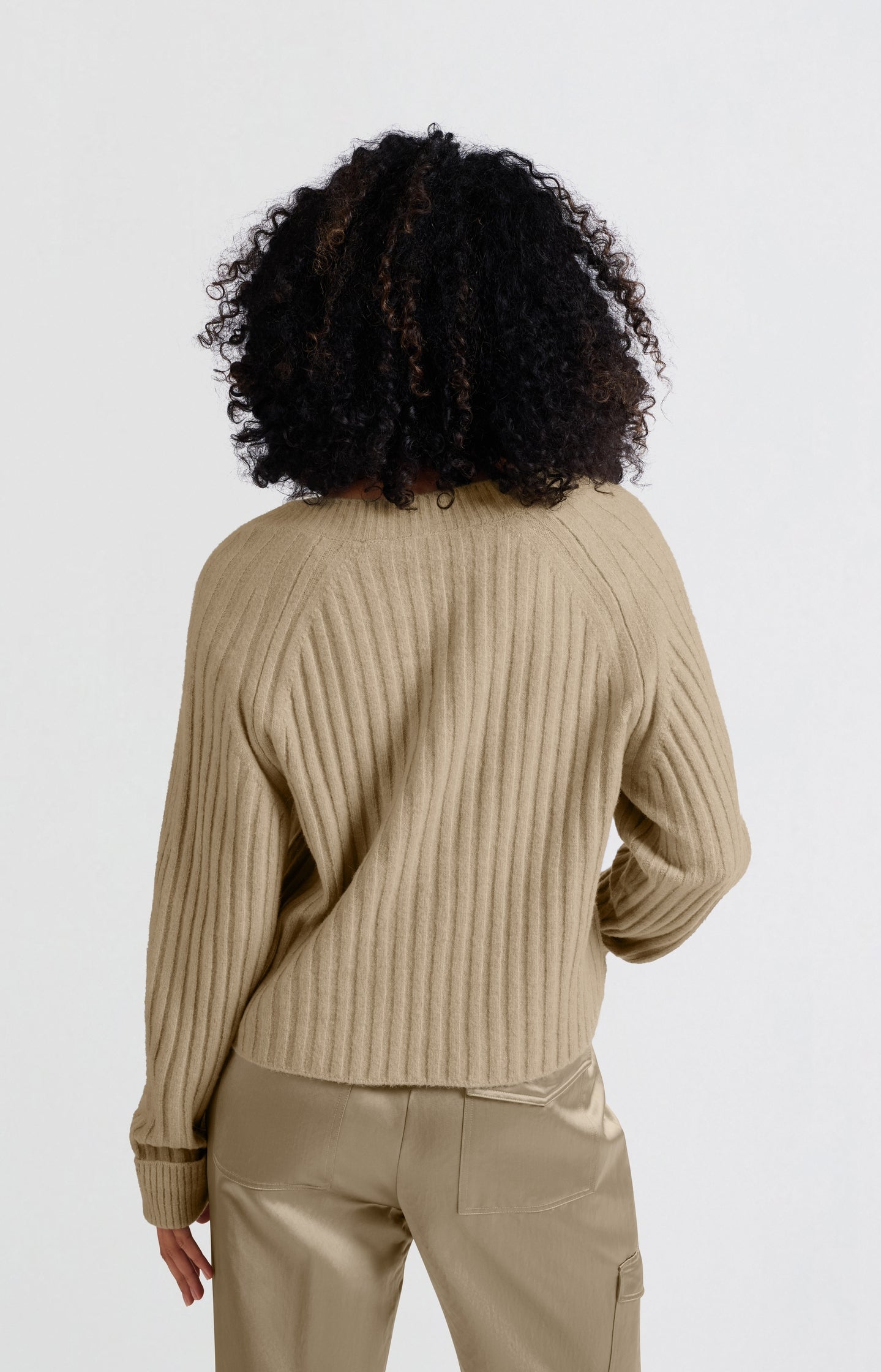 Soft ribbed sweater with V-neck and long sleeves