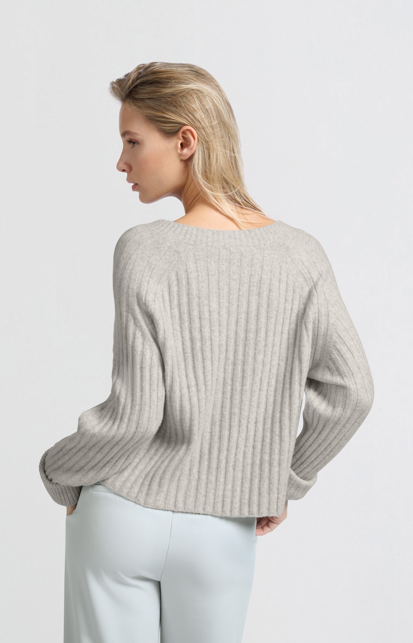 Soft ribbed sweater with V-neck and long sleeves